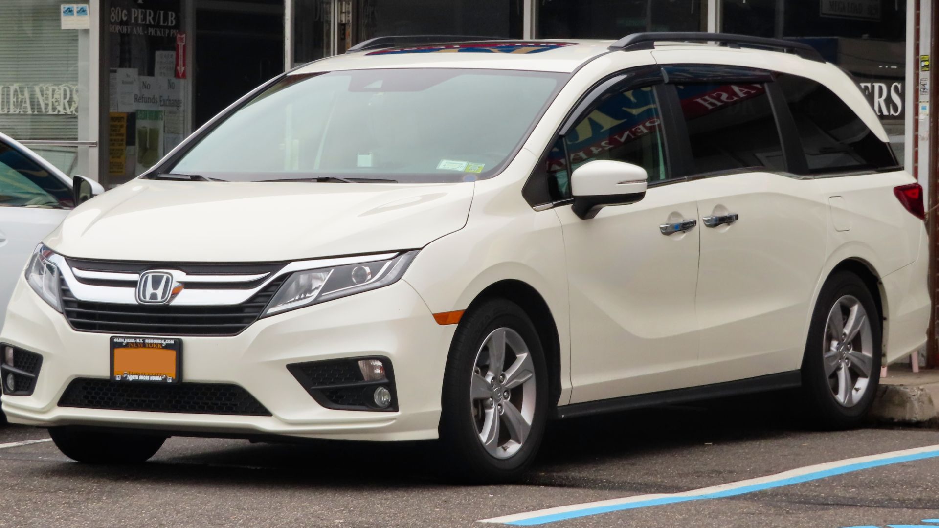 File:2018 Honda Odyssey EX-L 3.5L, front 8.23.19.jpg
