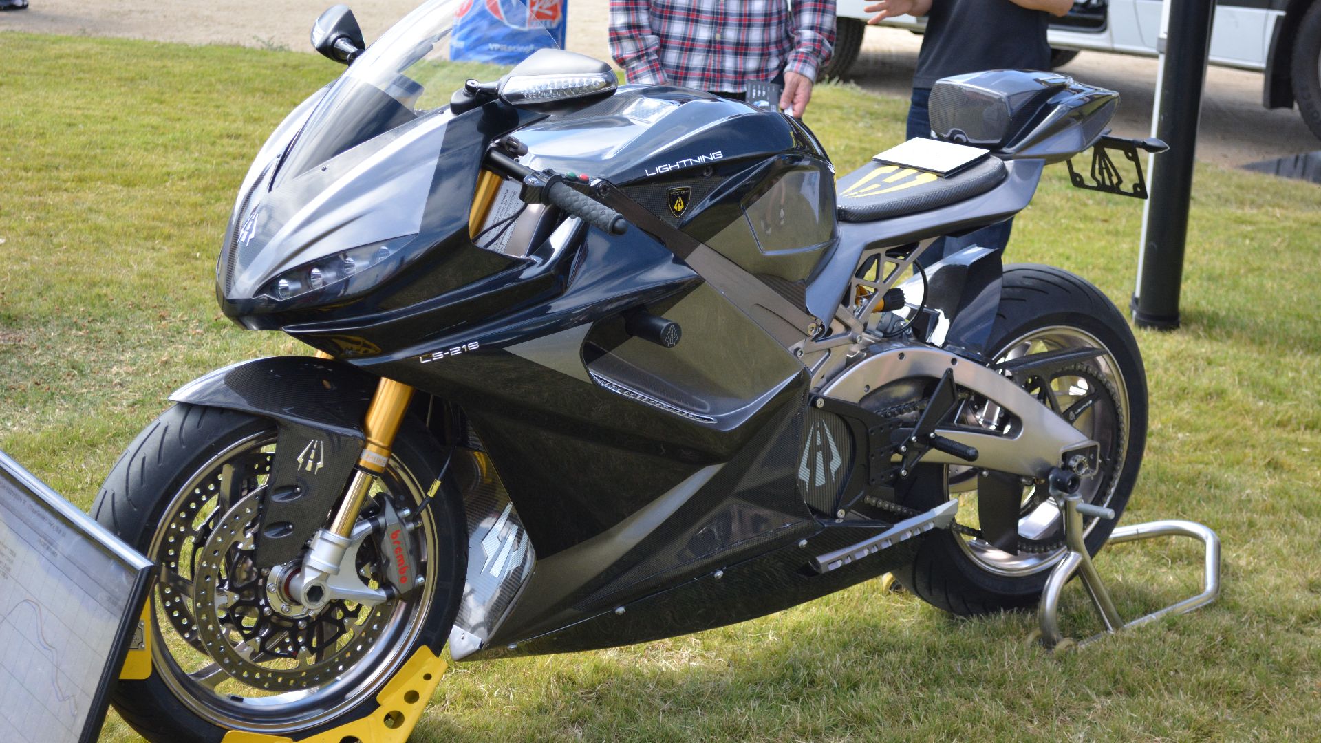 File:Lightning LS-218 (19812374655).jpg