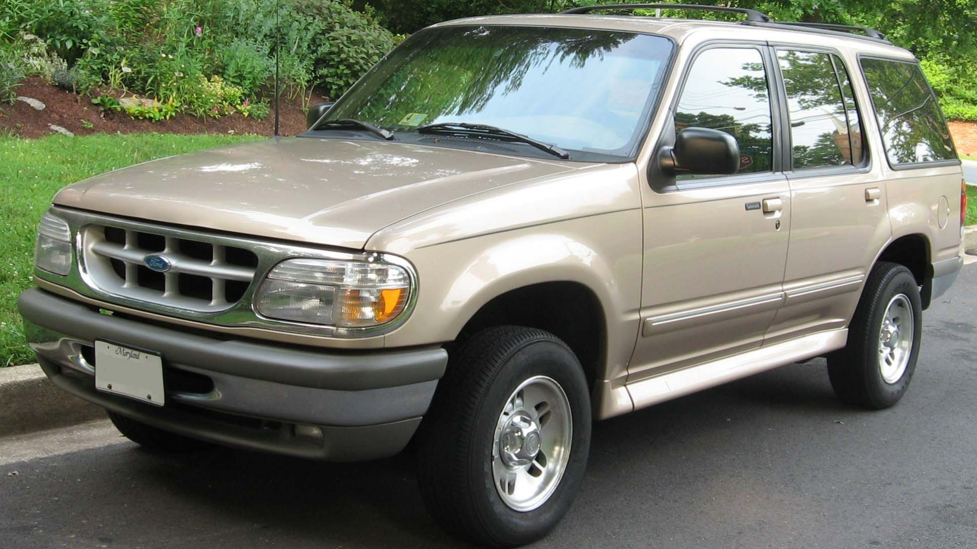 File:95-98 Ford Explorer.jpg
