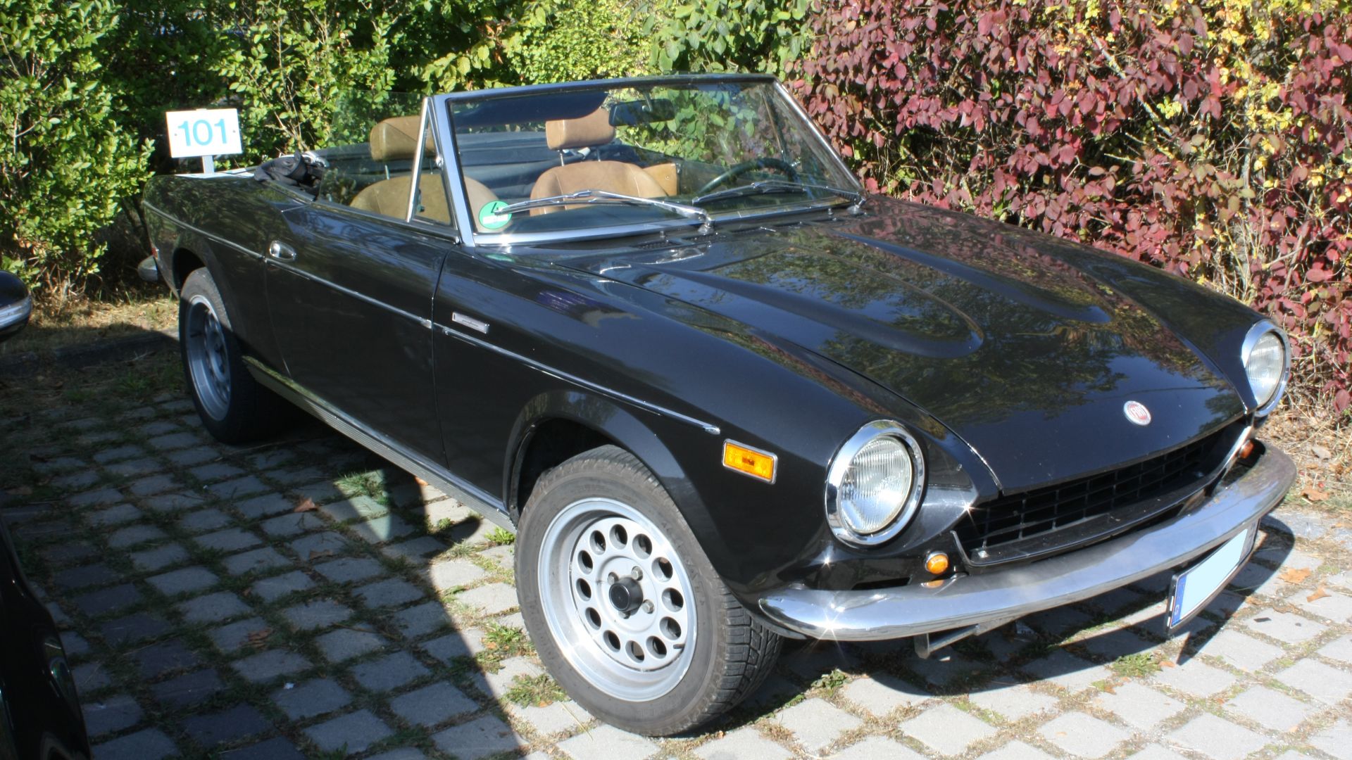 File:Fiat 124 Spider Black.jpg