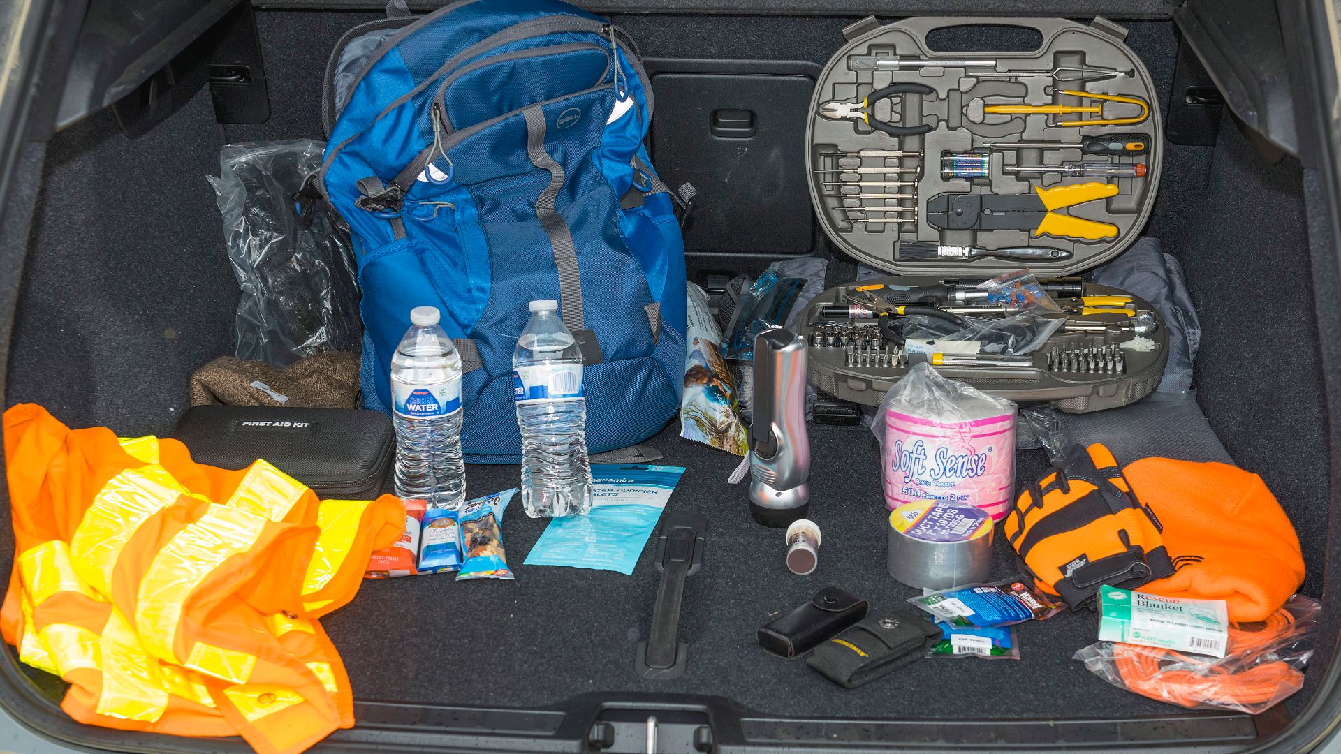 File:What's in your car safety kit?.jpg