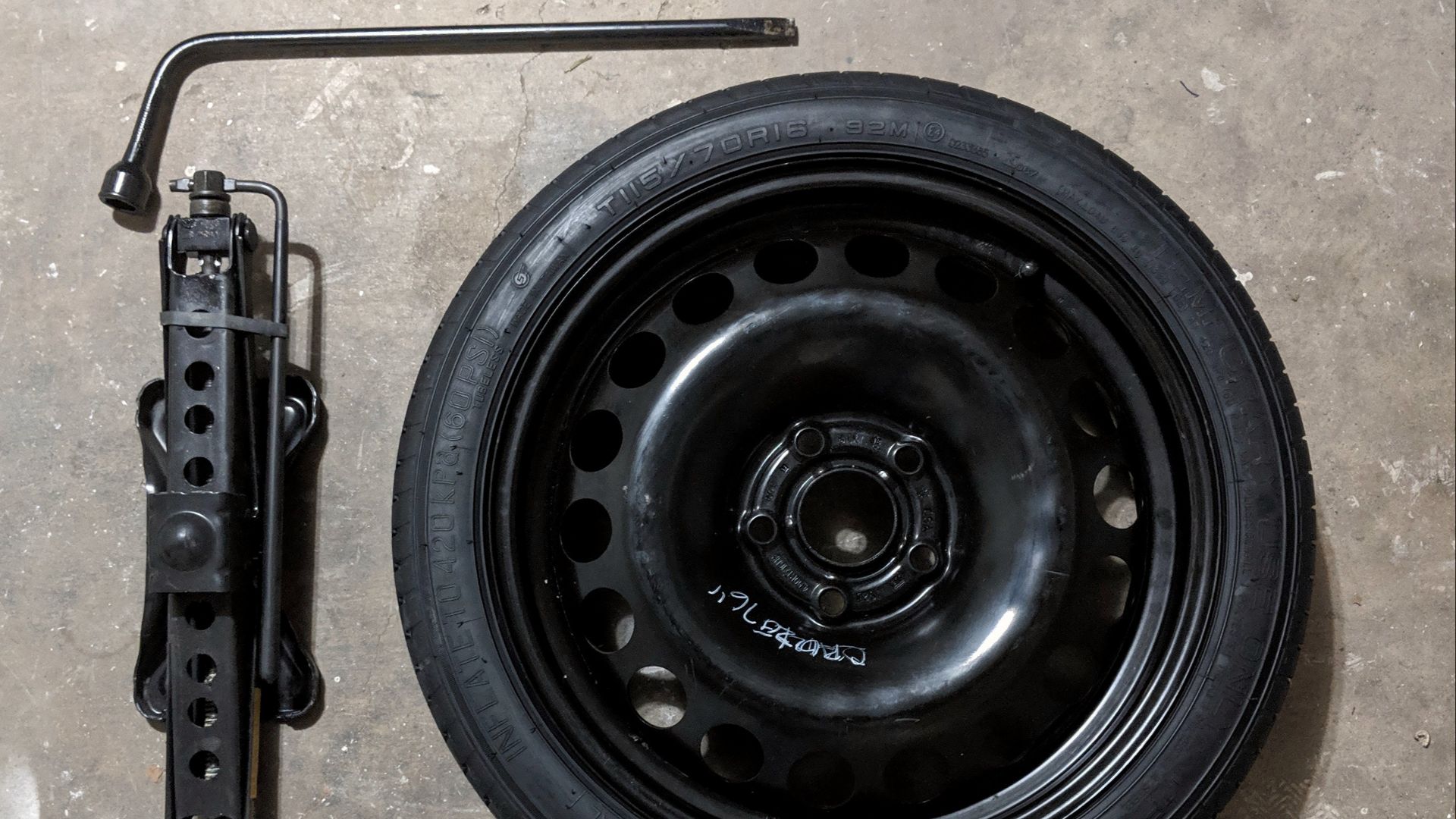 File:Spare Tire Changing Kit (40359111403).jpg