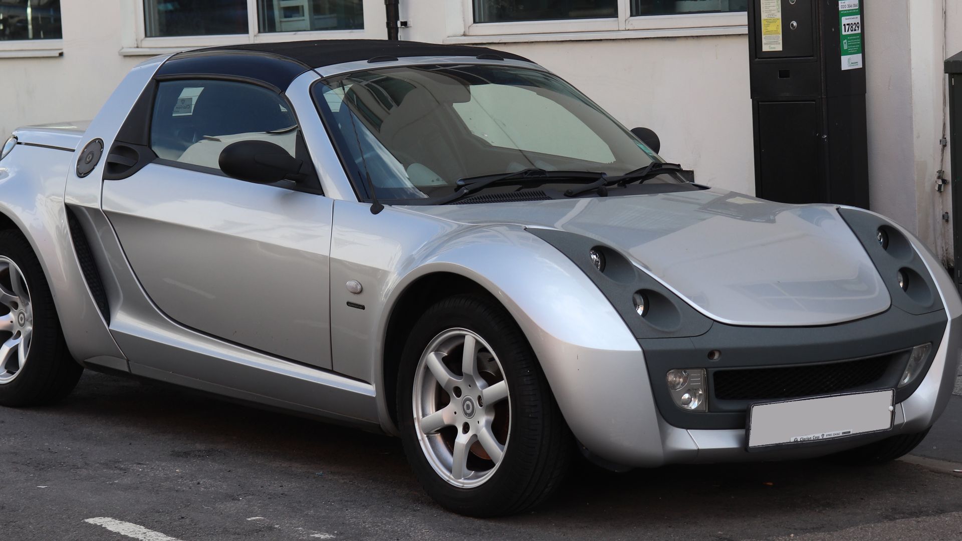 File:2004 Smart Roadster Speedsilver Automatic 700cc Front.jpg