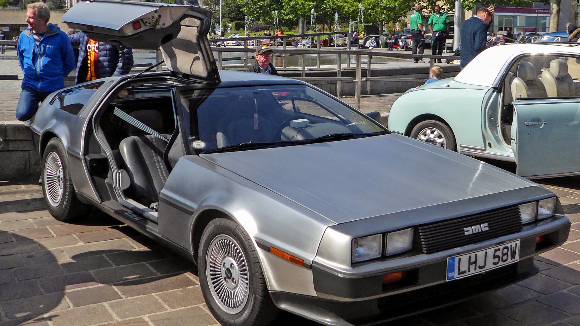 File:DeLorean DMC 12 (1981).jpg