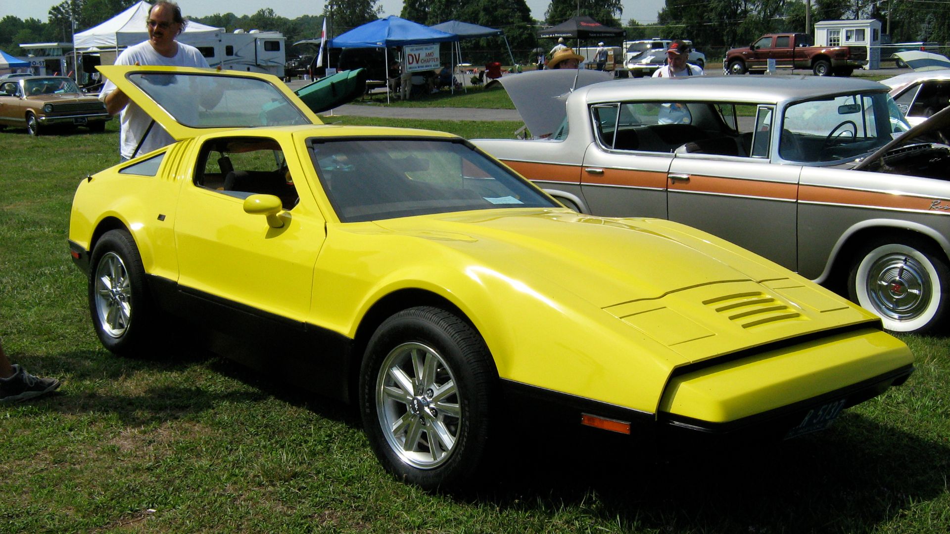 File:1974 Bricklin yellow sd-Cecil'10.jpg