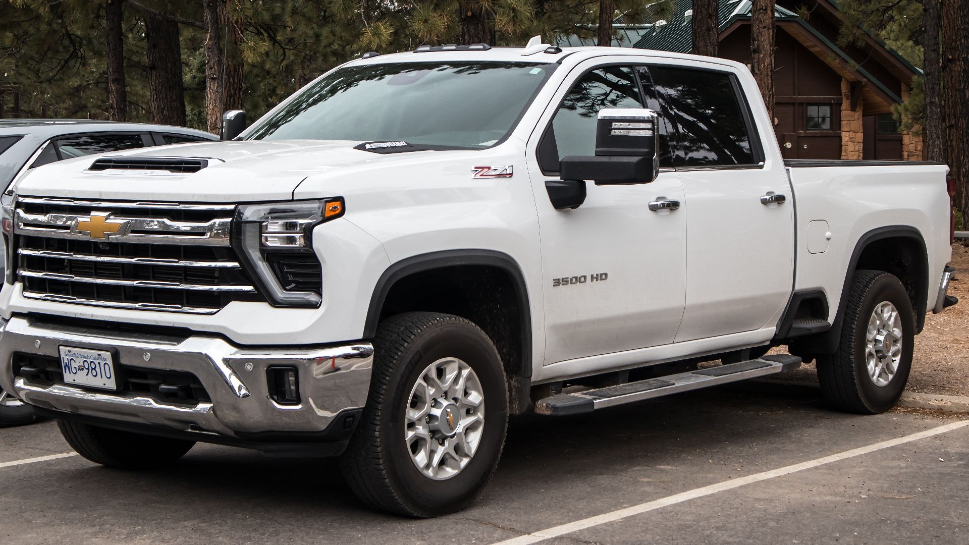 File:Chevrolet Silverado 3500 HD Crew Cab LTZ 4WD (IV, Facelift) – f 02112024.jpg
