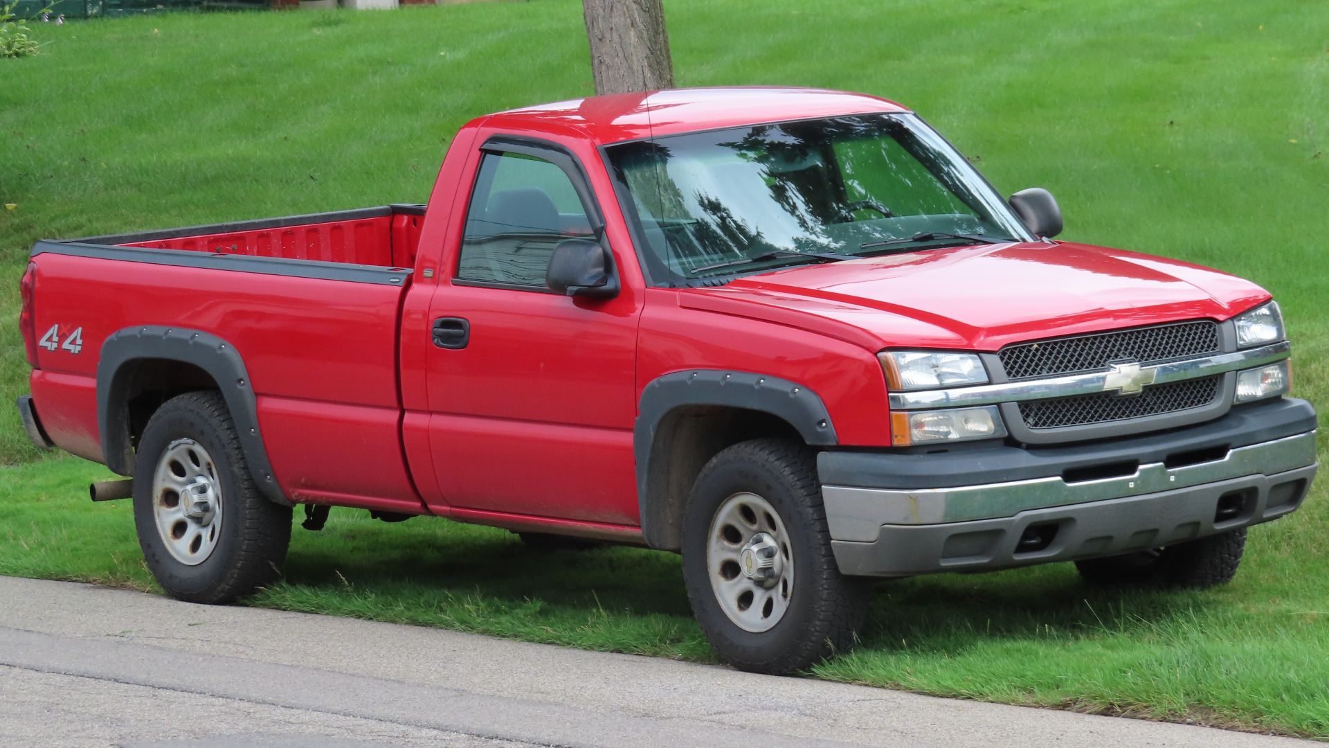 File:03-05 Chevrolet Silverado 1500 Work Truck 4x4 regular cab.jpg