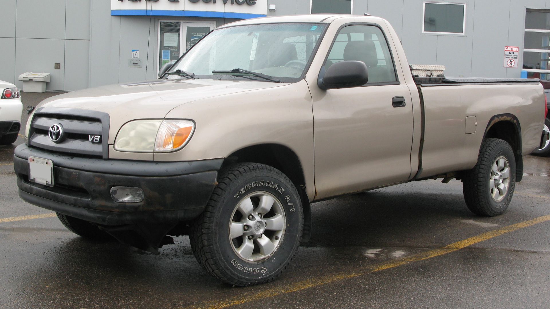 File:2005 Toyota Tundra, Front Left, 04-11-2021.jpg