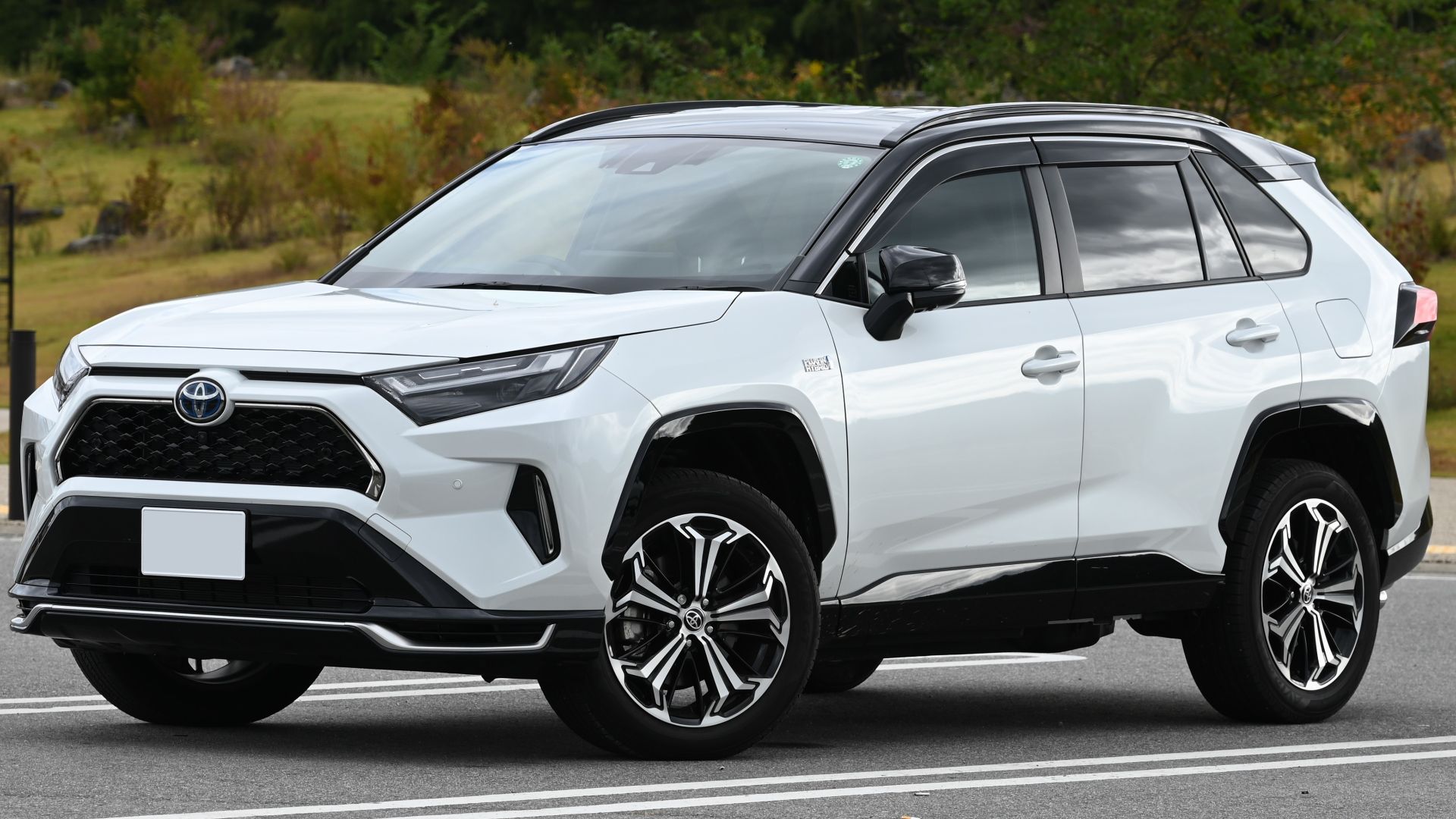 File:2021 Toyota RAV4 PHV.jpg