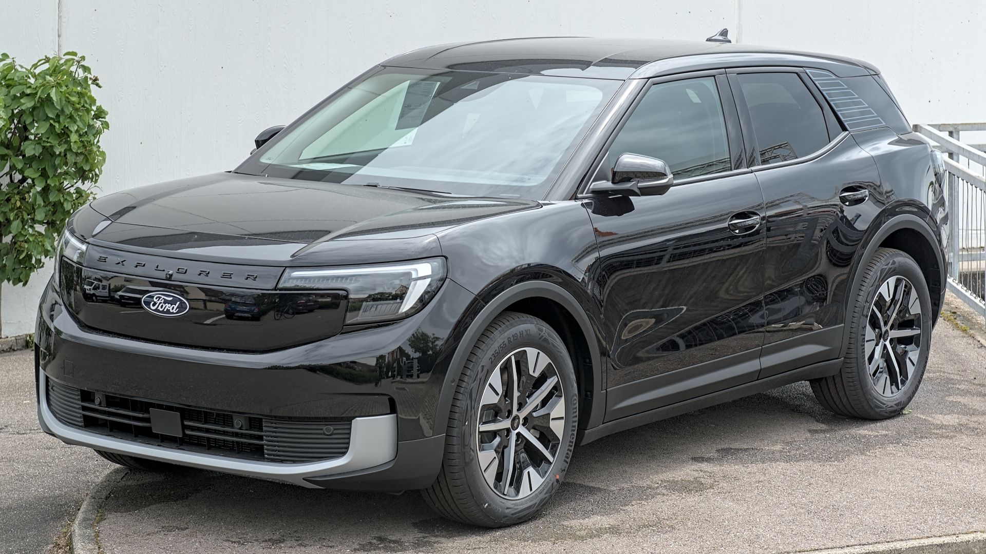 File:Ford Explorer EV DSC 9249.jpg