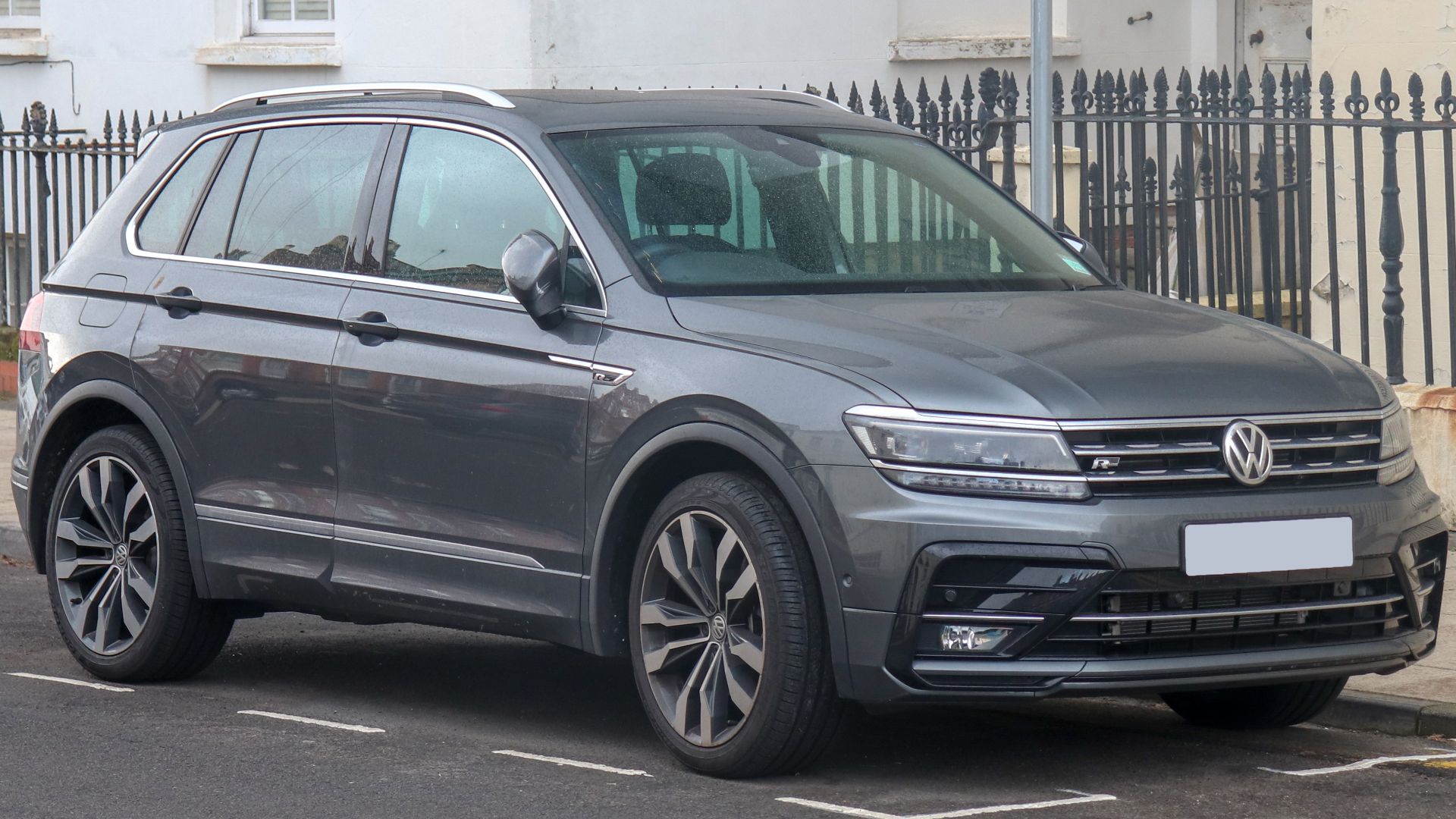 File:2018 Volkswagen Tiguan R-Line TSi BlueMotion 4Motion 2.0 Front.jpg