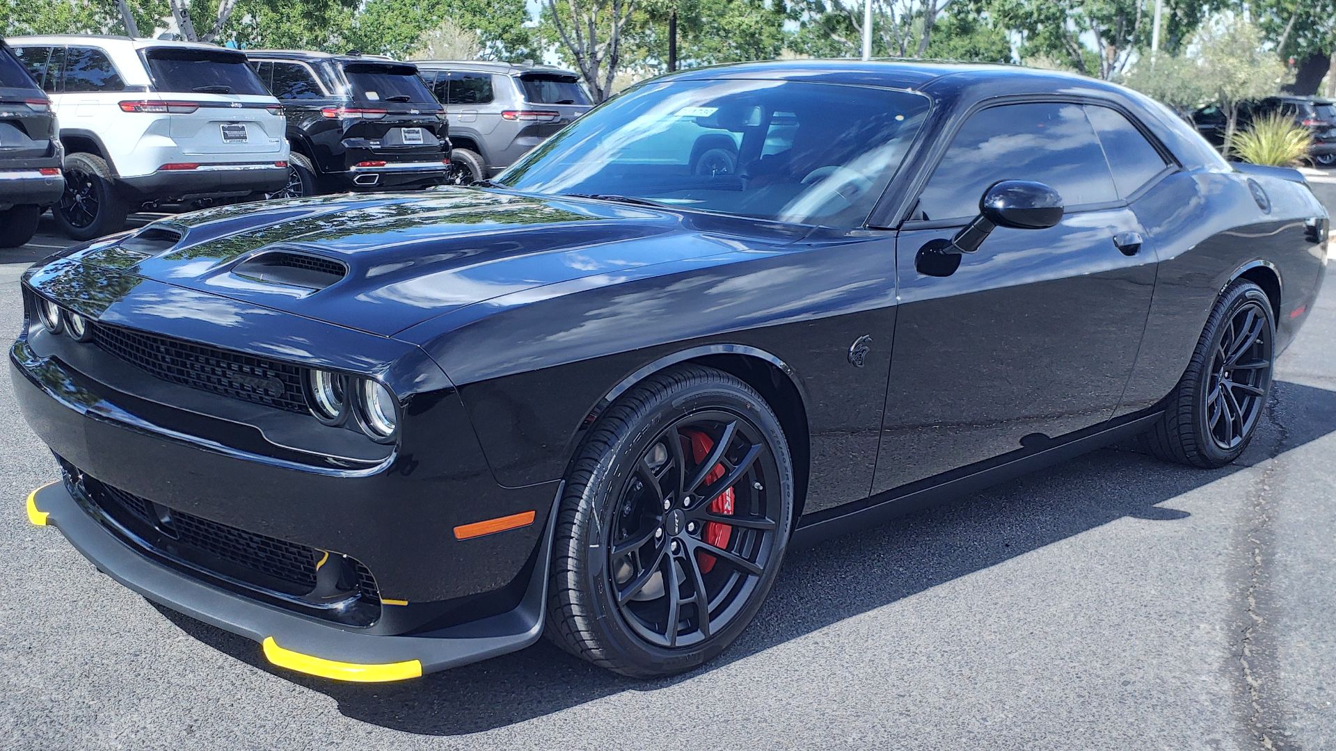 File:23 Dodge Challenger SRT Hellcat Jailbreak.jpg