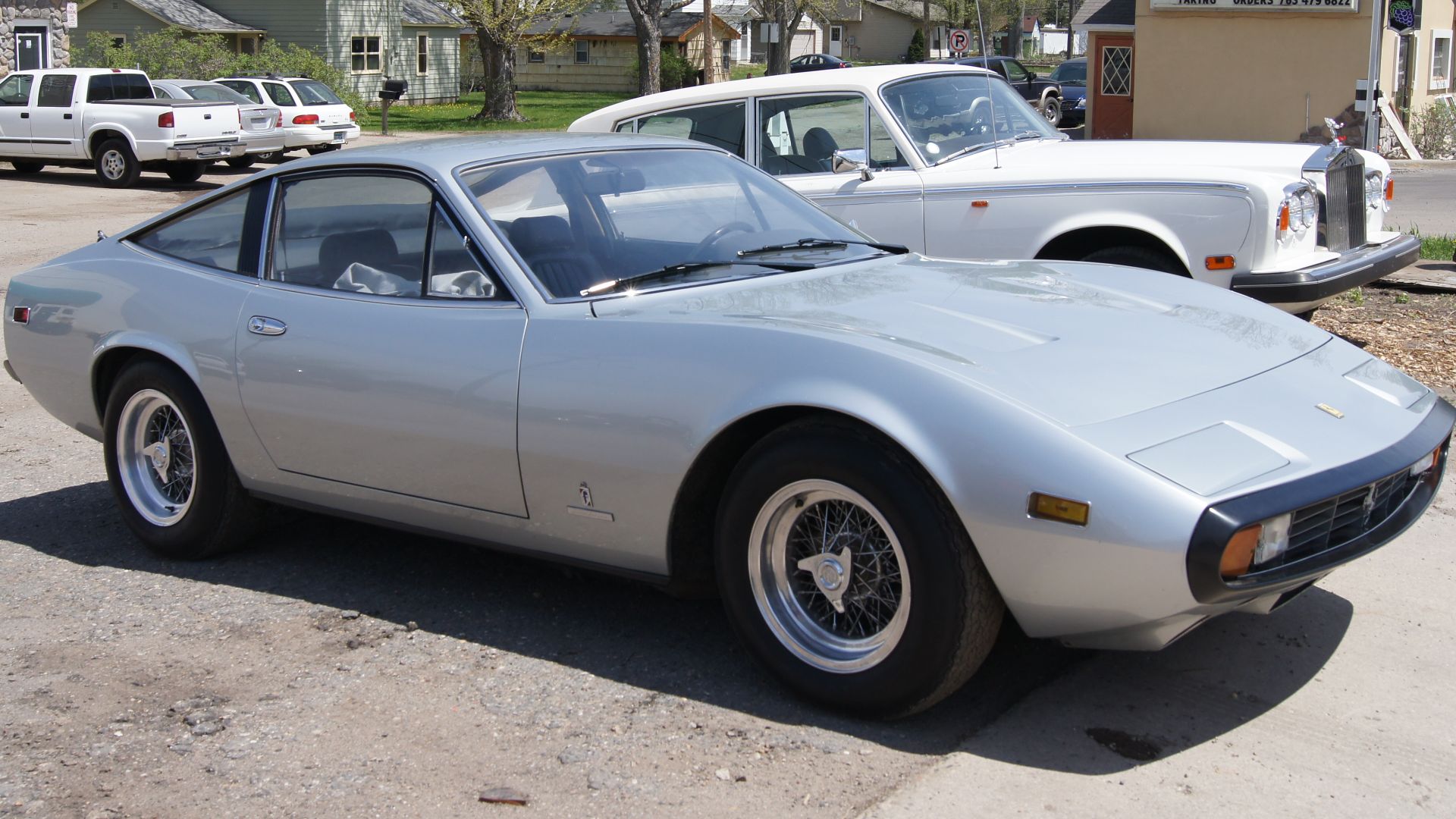 File:71 or 72 Ferrari 365 GTC-4 (8749592940).jpg