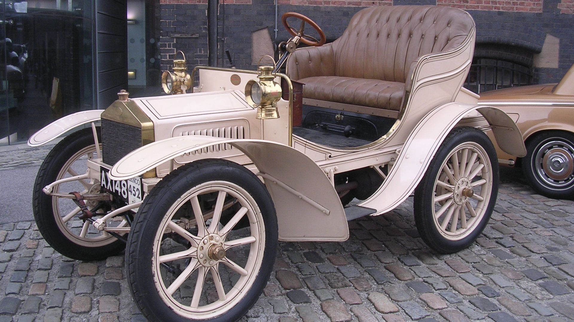 File:Rolls-Royce 1011288360.jpg