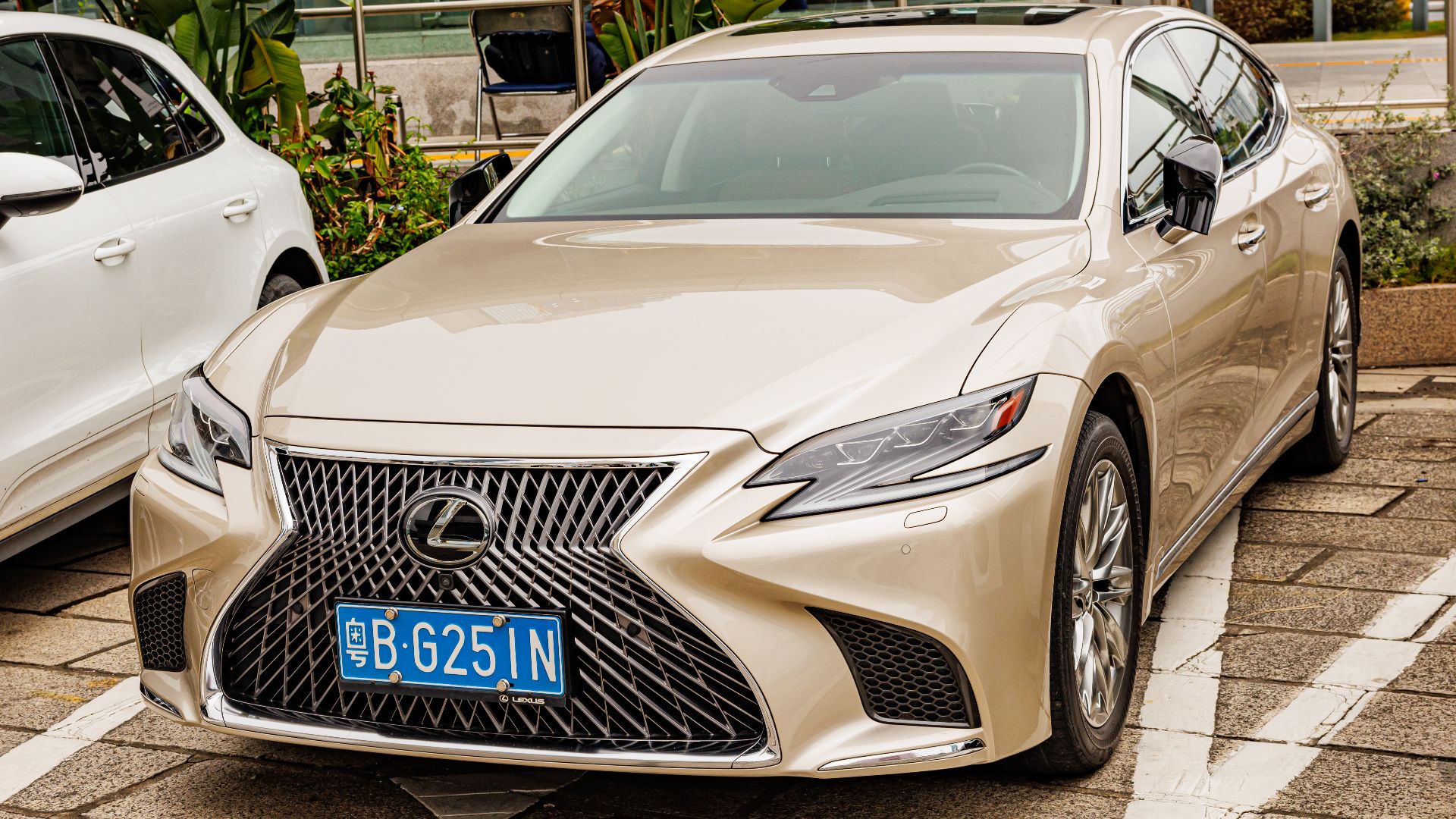 File:LEXUS LS 350 (10).jpg