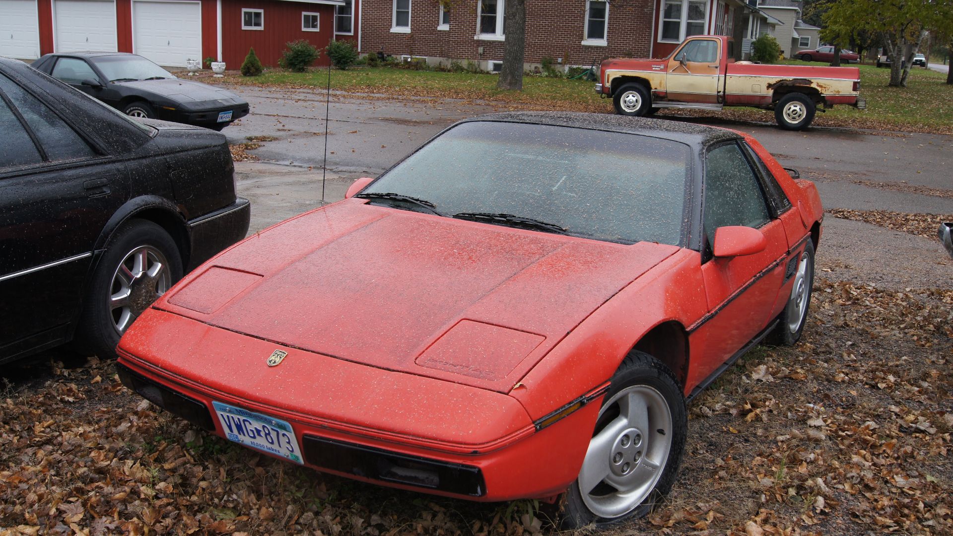 File:84 Pontiac Fiero SE (10389696663).jpg