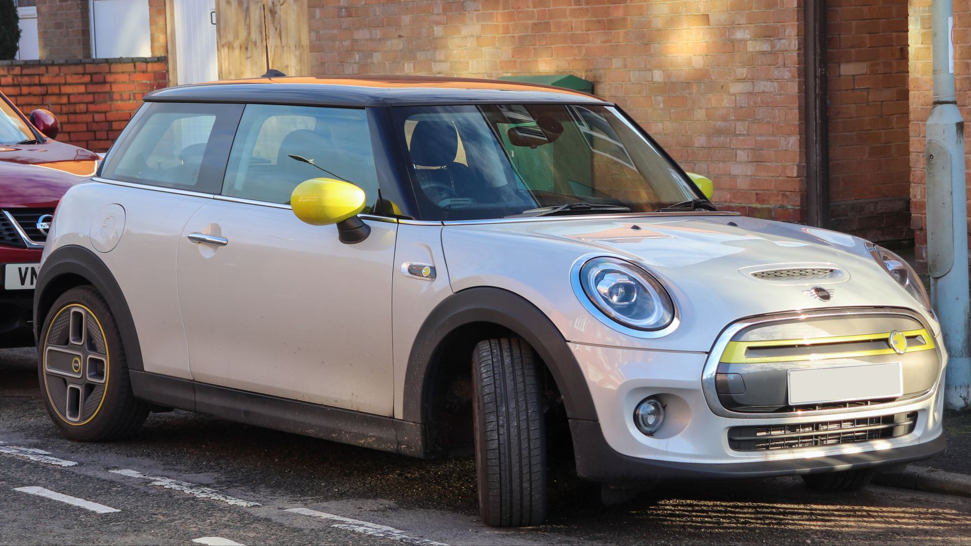 File:2020 Mini Cooper S Electric Level 1 Front.jpg