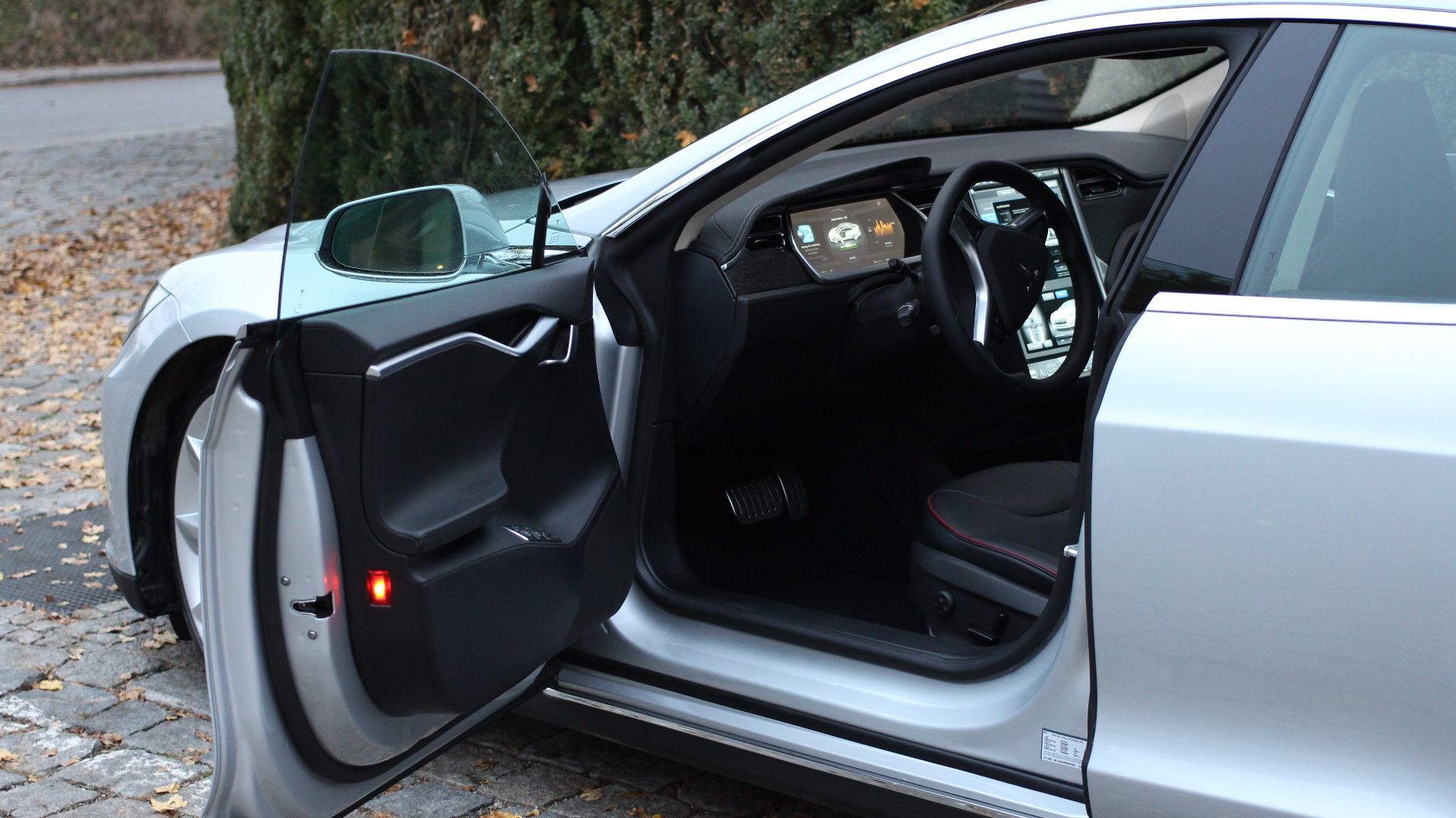 File:Tesla Model S (12593834865).jpg