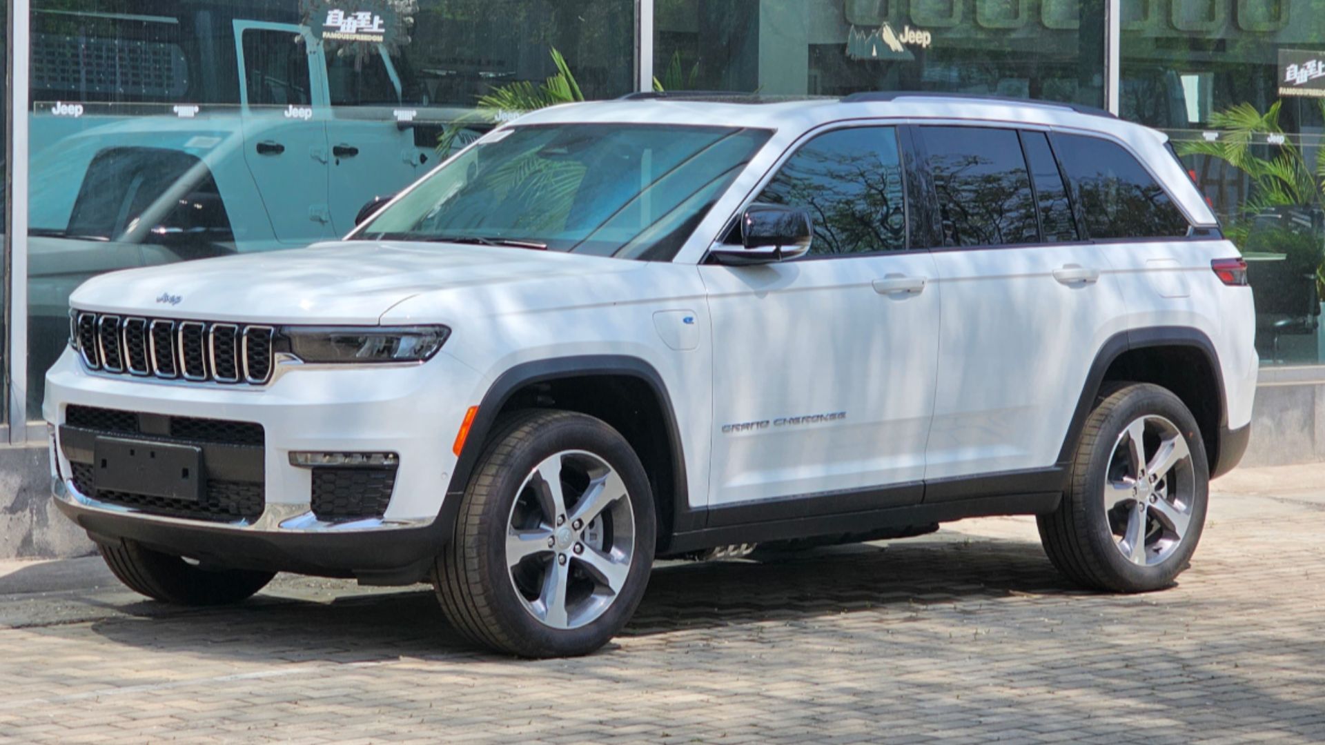 File:Jeep Grand Cherokee WL 4xe 01 China 2025-04-19.jpg