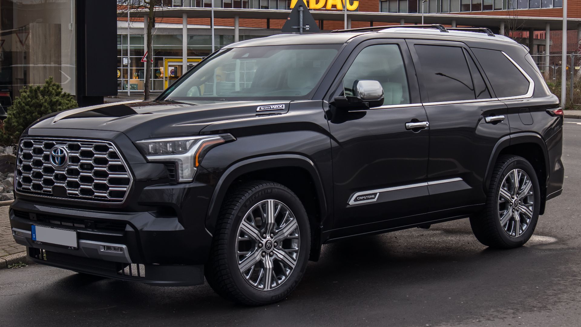 File:Toyota Sequoia i-FORCE MAX Hybrid 4WD Capstone (III) – f 04012025.jpg