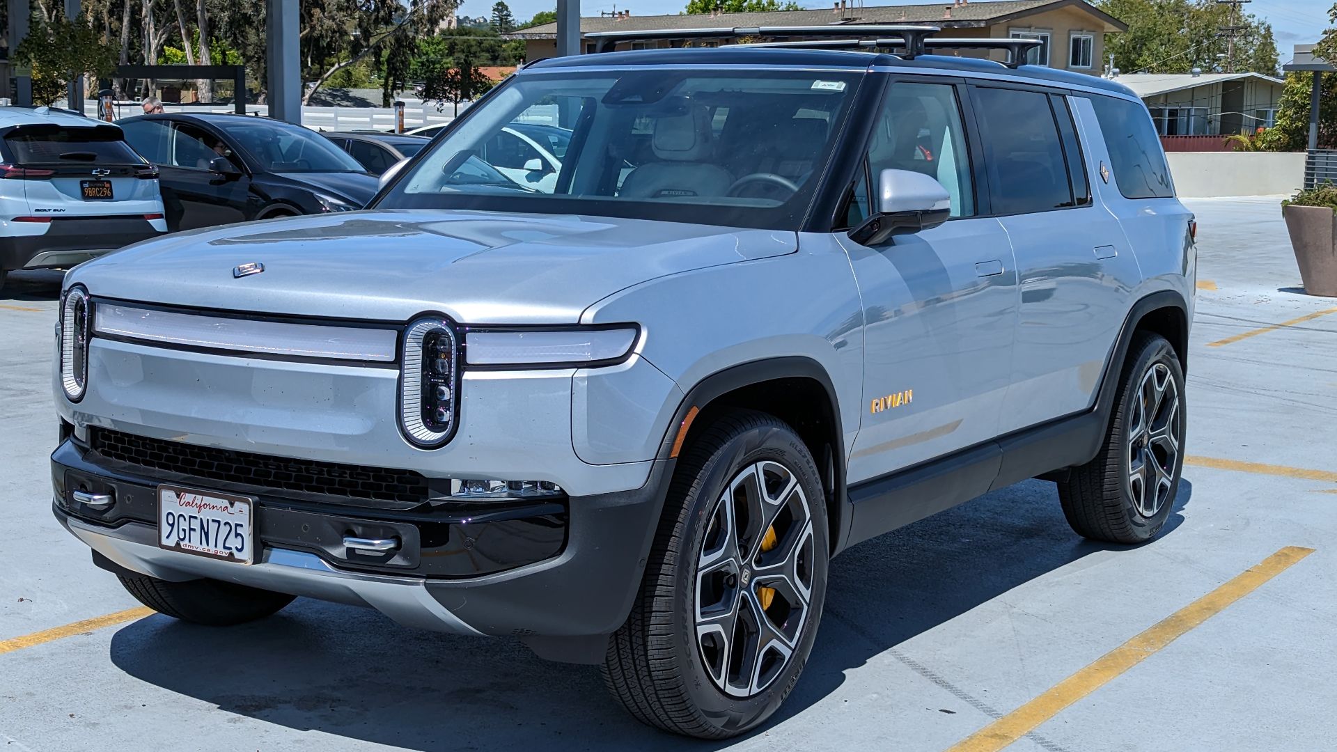 File:Rivian R1S at Hillsdale Shopping Center.jpg
