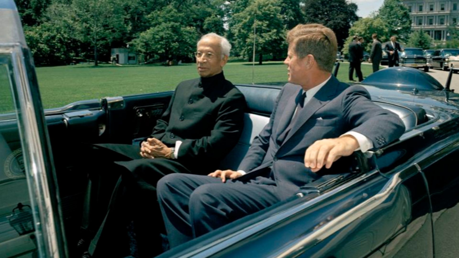 File:President John F. Kennedy and President Dr. Sarvepalli Radhakrishnan of India in Car Before Motorcade (6).jpg