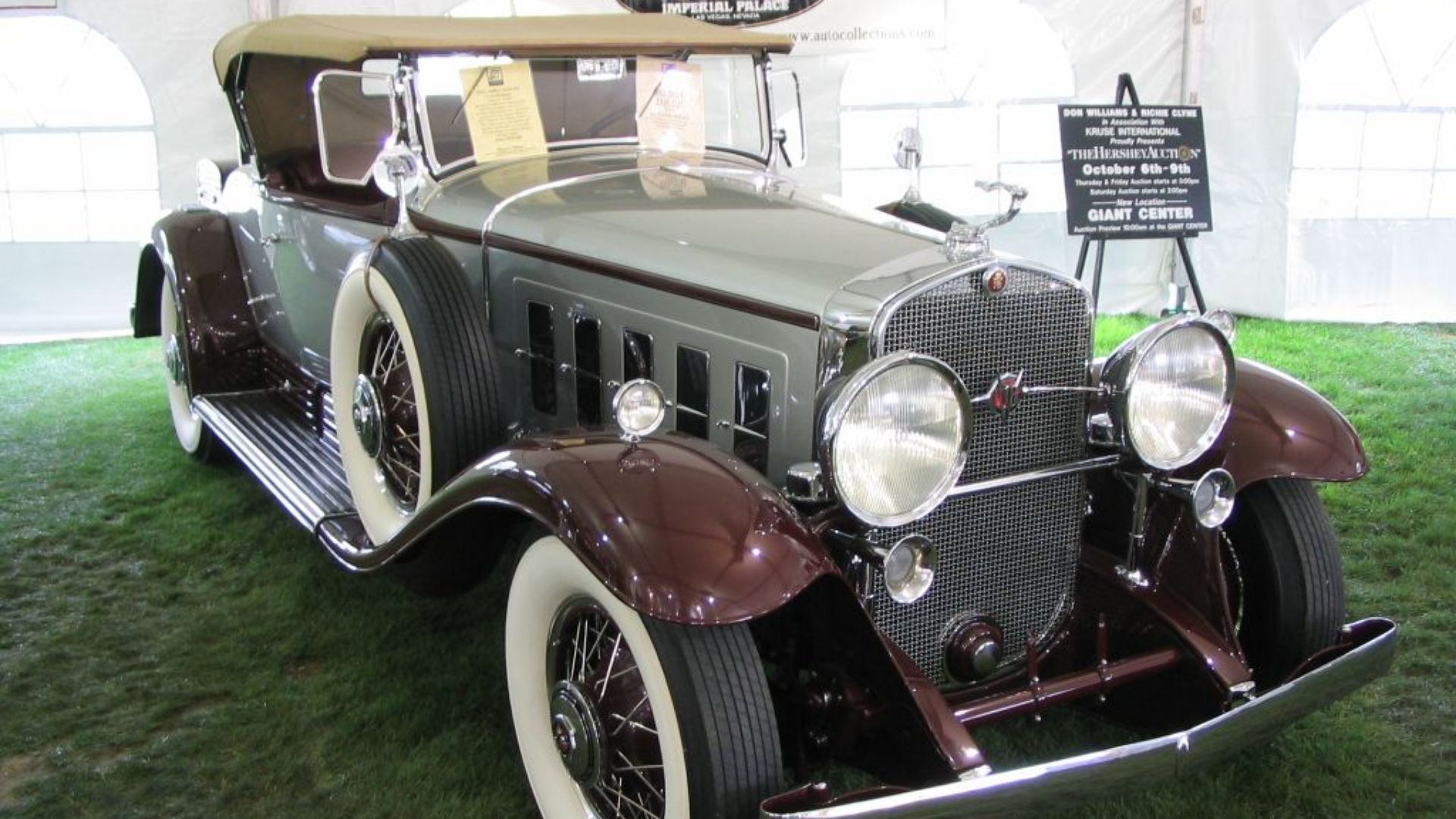 File:Cadillac V-16 Roadster 1930.jpg