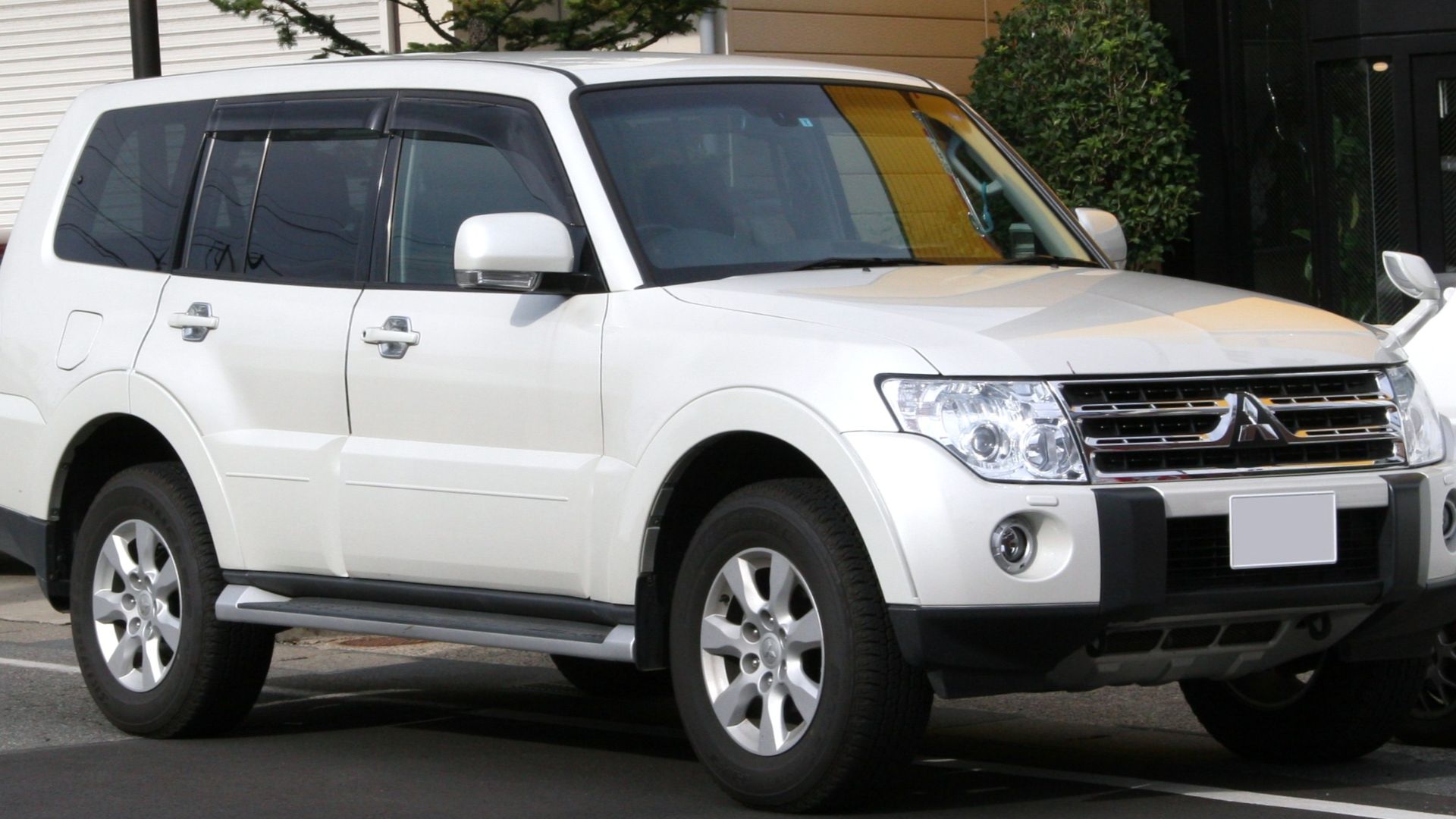 File:Mitsubishi Pajero Exceed.jpg