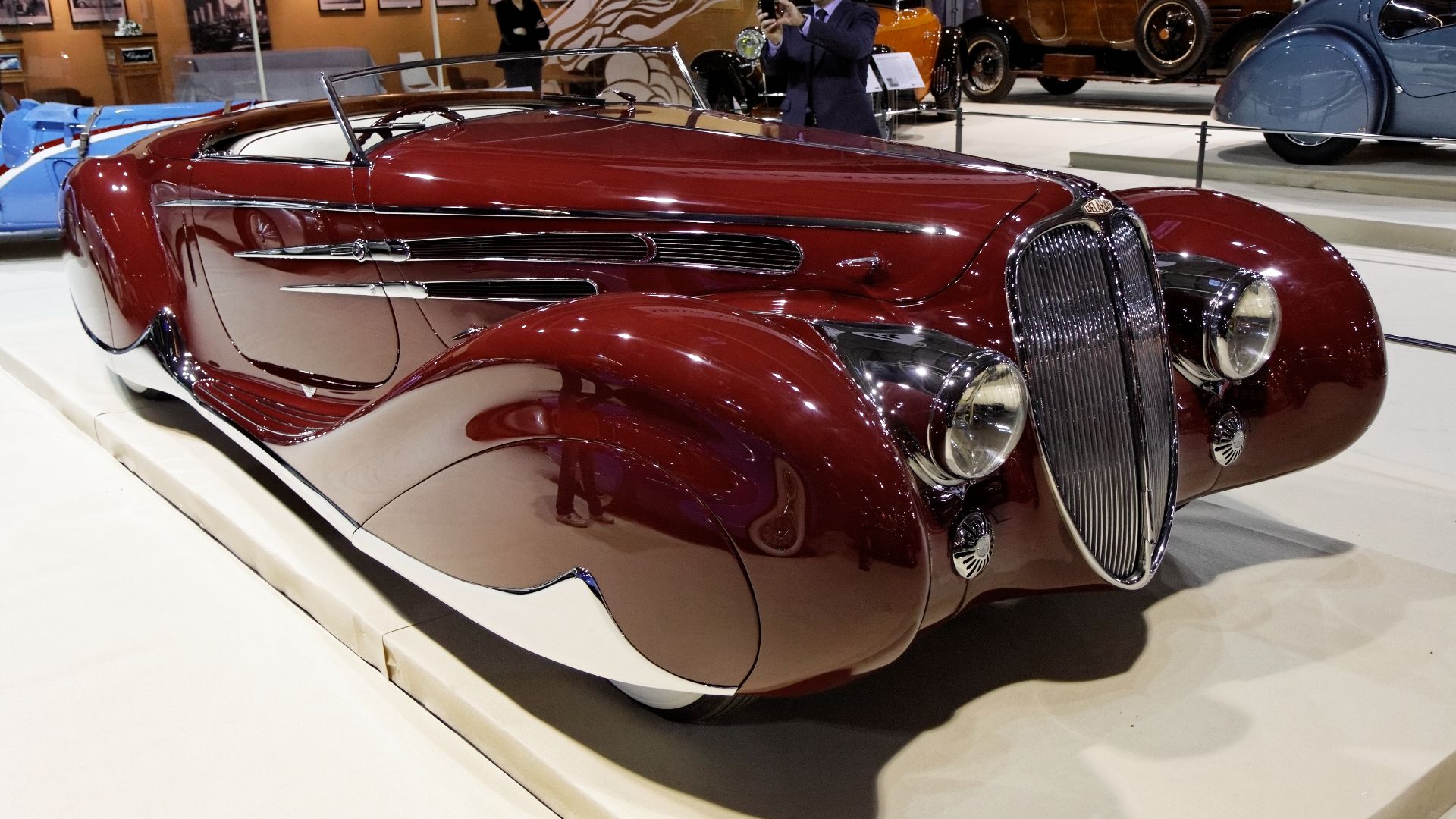 File:Paris - Retromobile 2012 - Delahaye type 165 cabriolet - 1939 - 006.jpg
