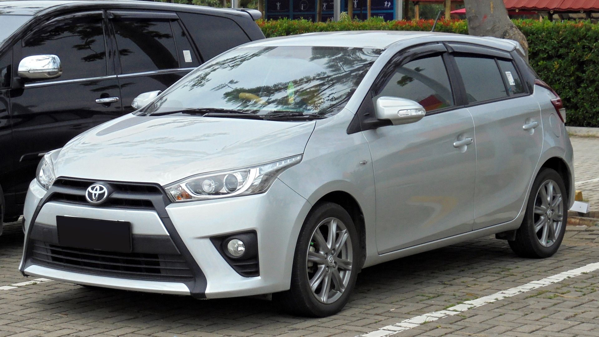 File:2015 Toyota Yaris 1.5 G hatchback (NCP150R; 12-22-2018), South Tangerang.jpg