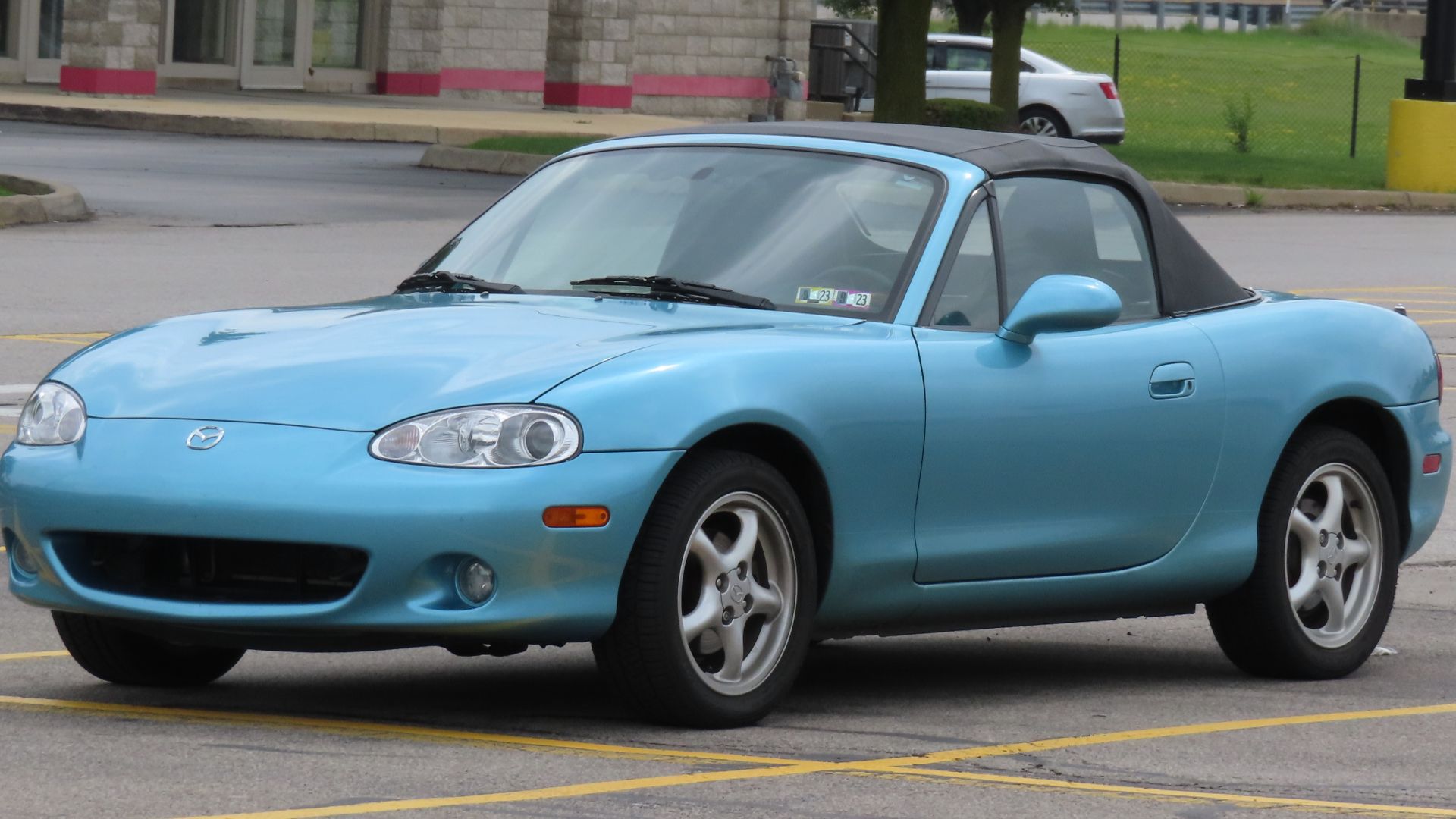 File:2001 Mazda MX-5 Miata, front left, 07-09-2023.jpg