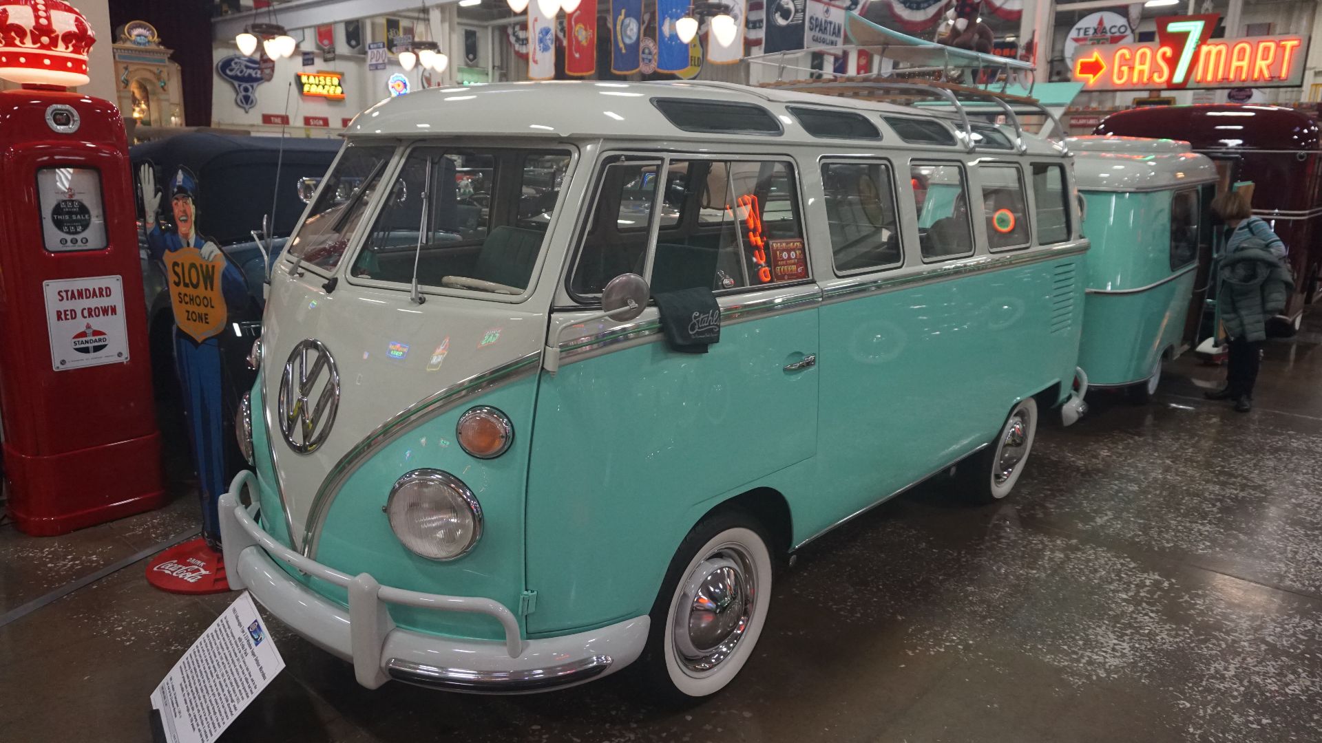 File:Stahls Automotive Collection December 2021 076 (1963 Volkswagen Type 2 23-Window Super Deluxe Microbus with Eriba Puck).jpg