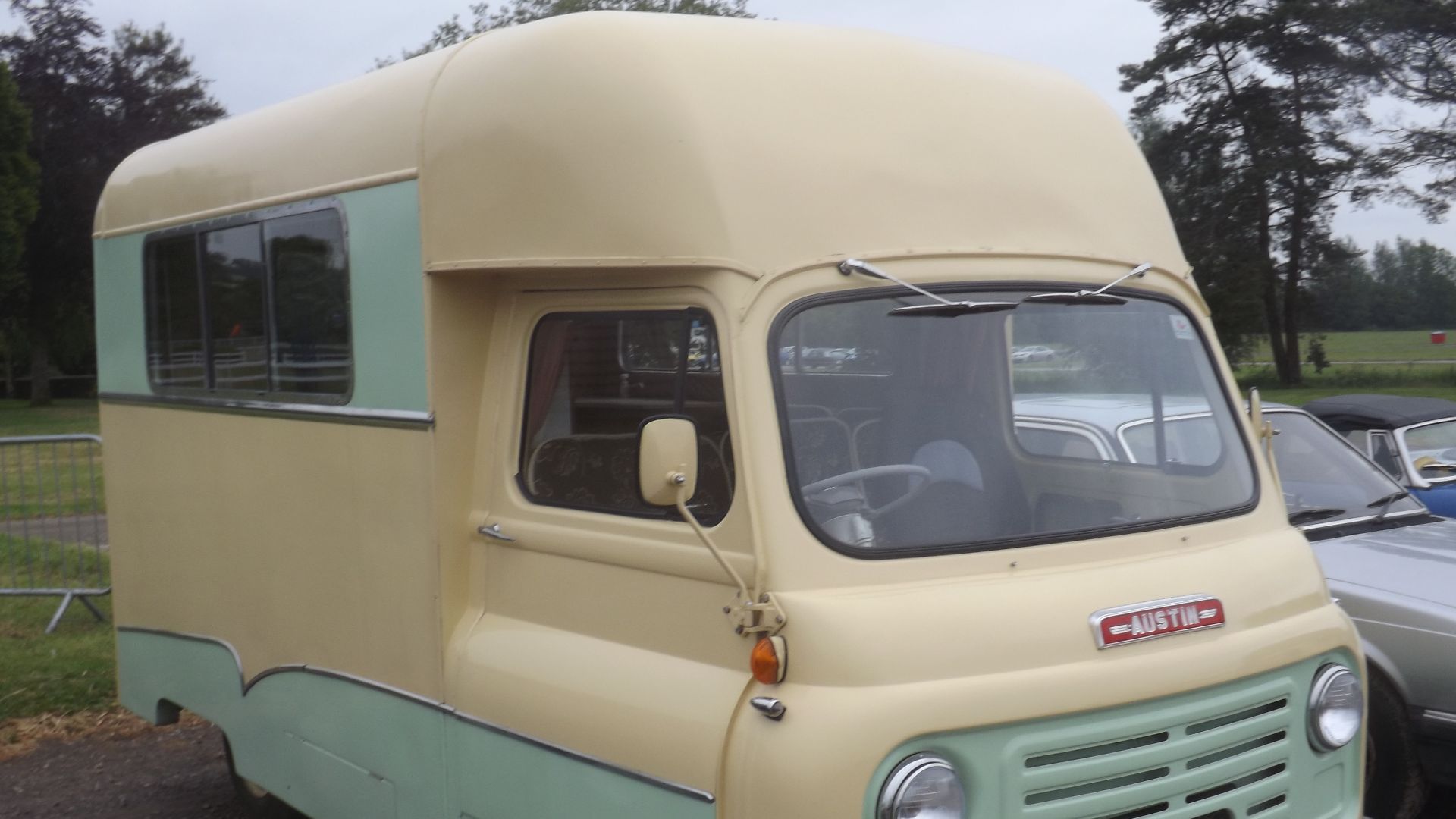 File:Austin J2 Paralanian Camper (1960s) (18151377464).jpg