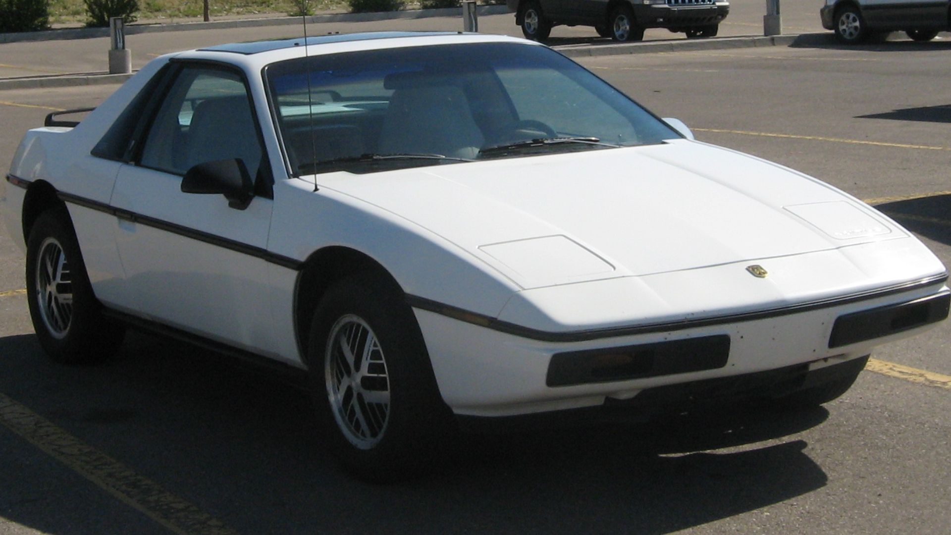 File:Pontiac Fiero (3597354955).jpg