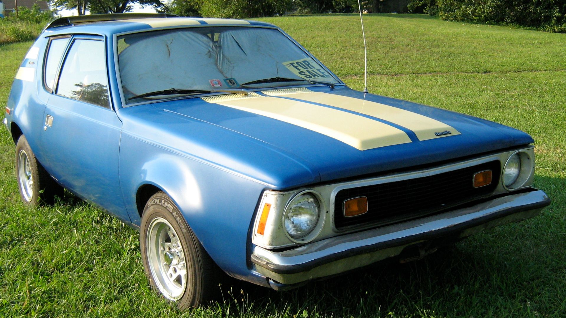 File:Customized AMC Gremlin hand-painted blue-yellow in Virginia F.jpg