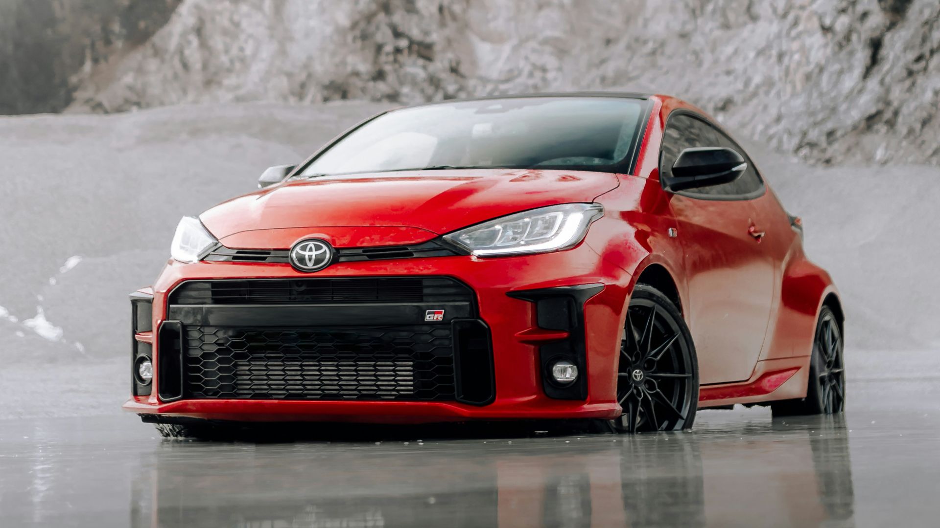 red audi r 8 on water