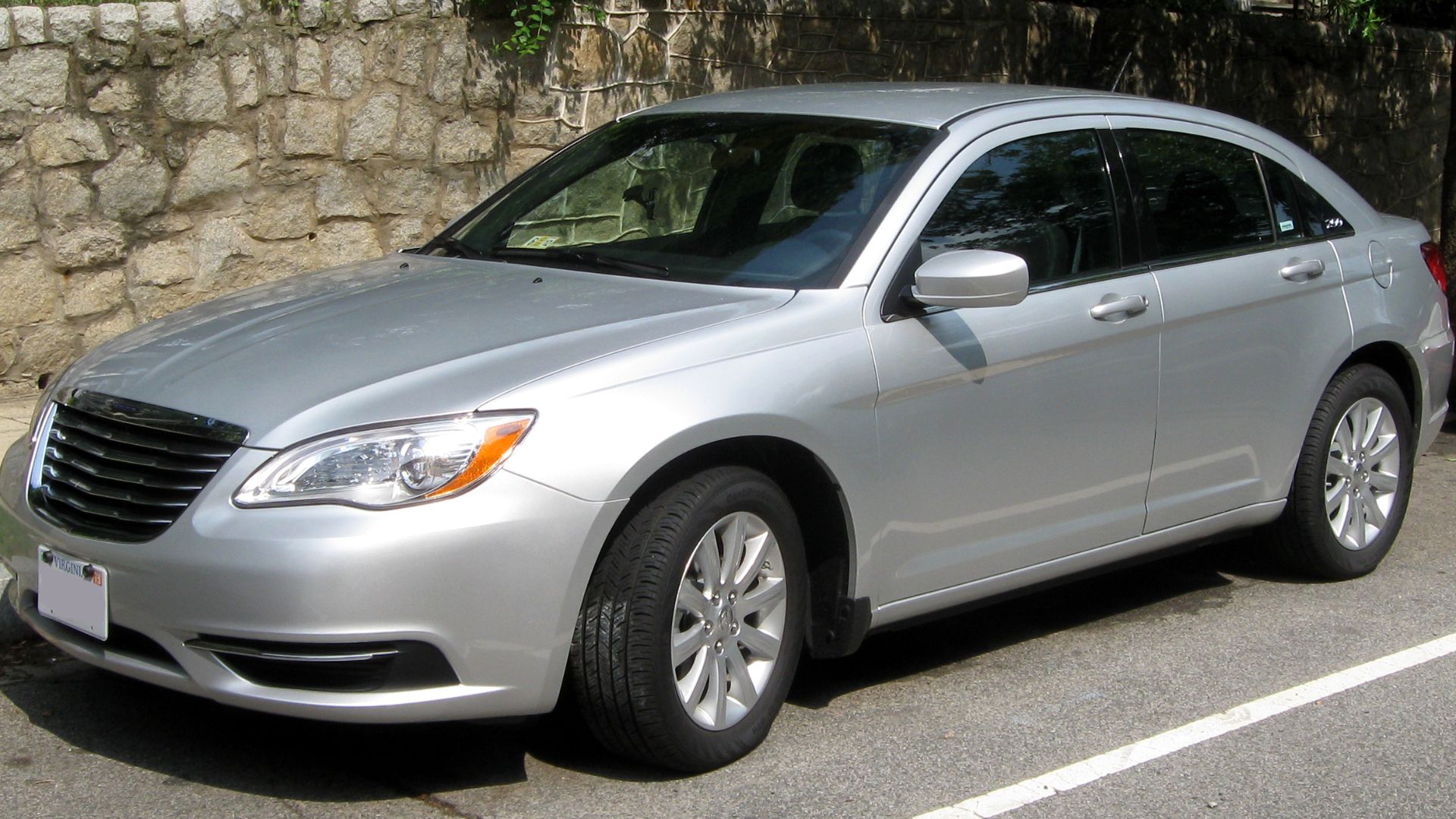 File:2011 Chrysler 200 sedan -- 06-20-2011.jpg