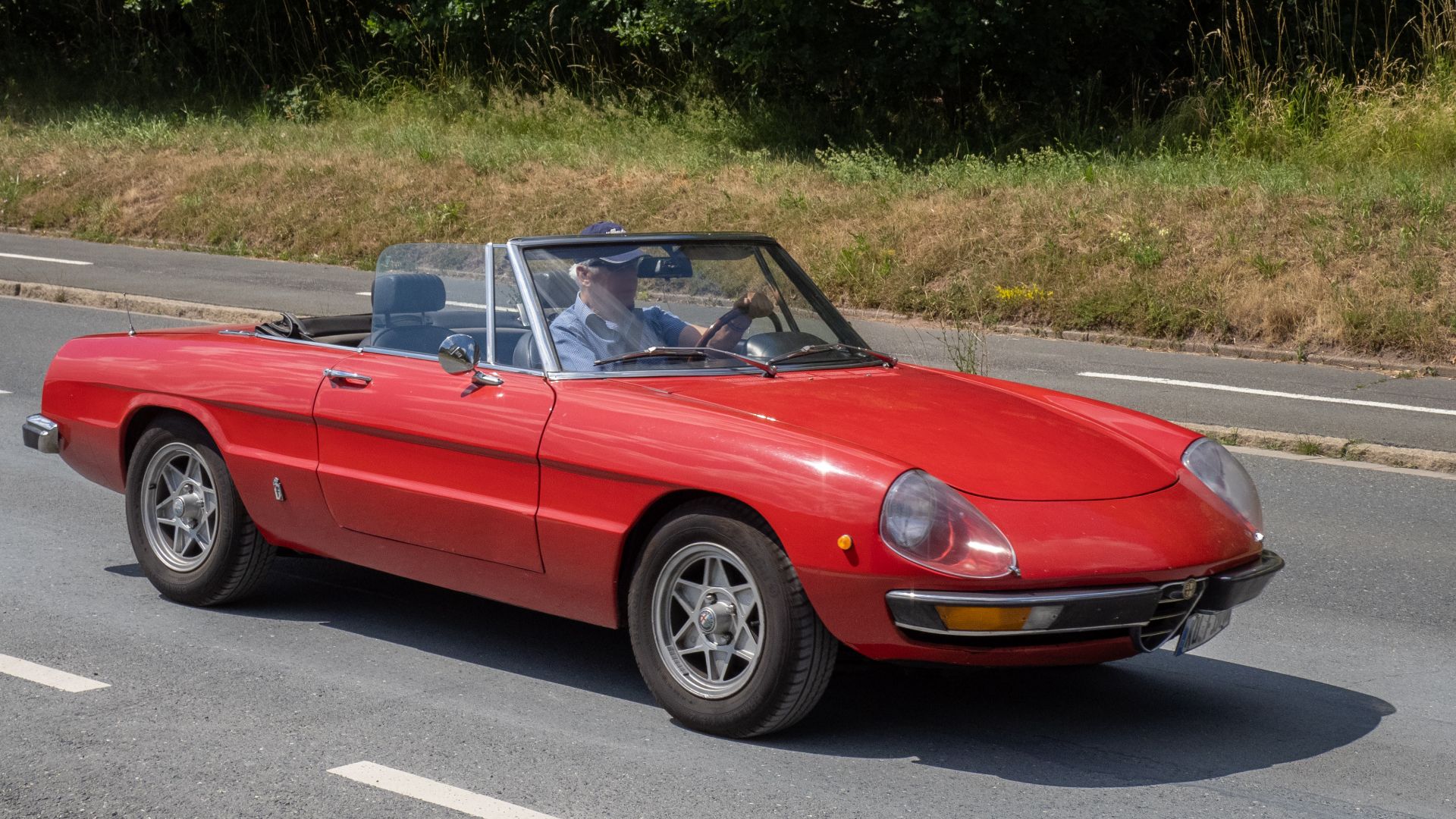 File:Alfa Romeo Spider Mk1 (1966-69) Kulmbach 2022-20220626-RM-150340.jpg