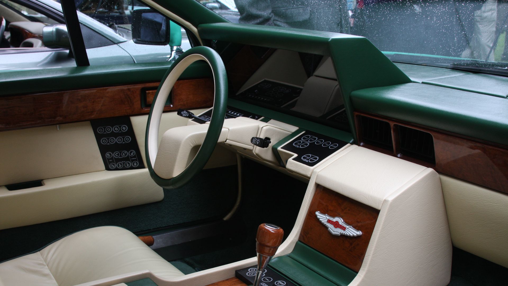 File:AstonMartinLagonda-interior.jpg