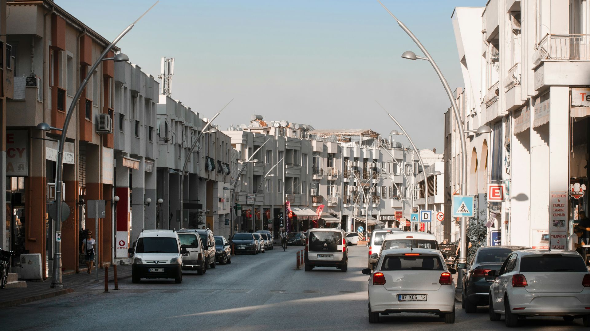 a street filled with lots of traffic next to tall buildings