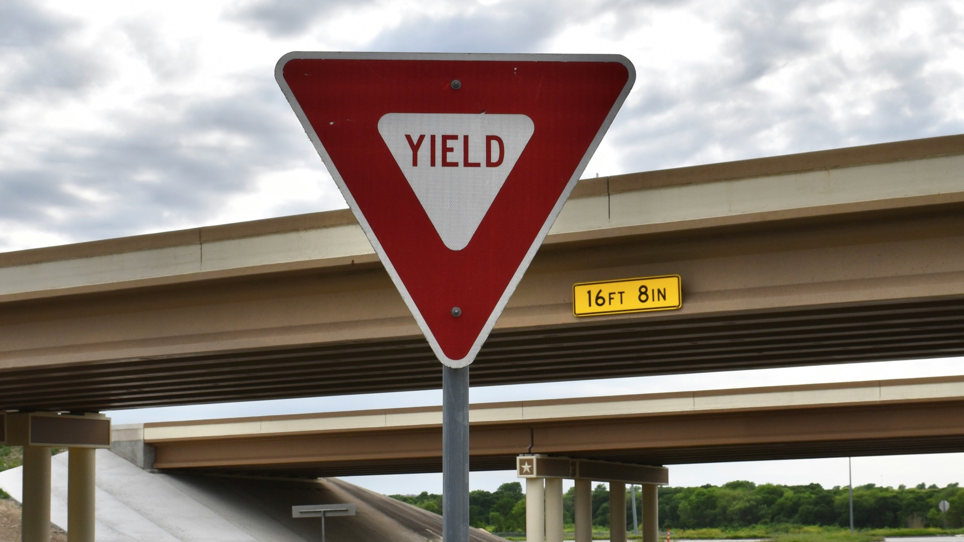 a yield sign on the side of the road