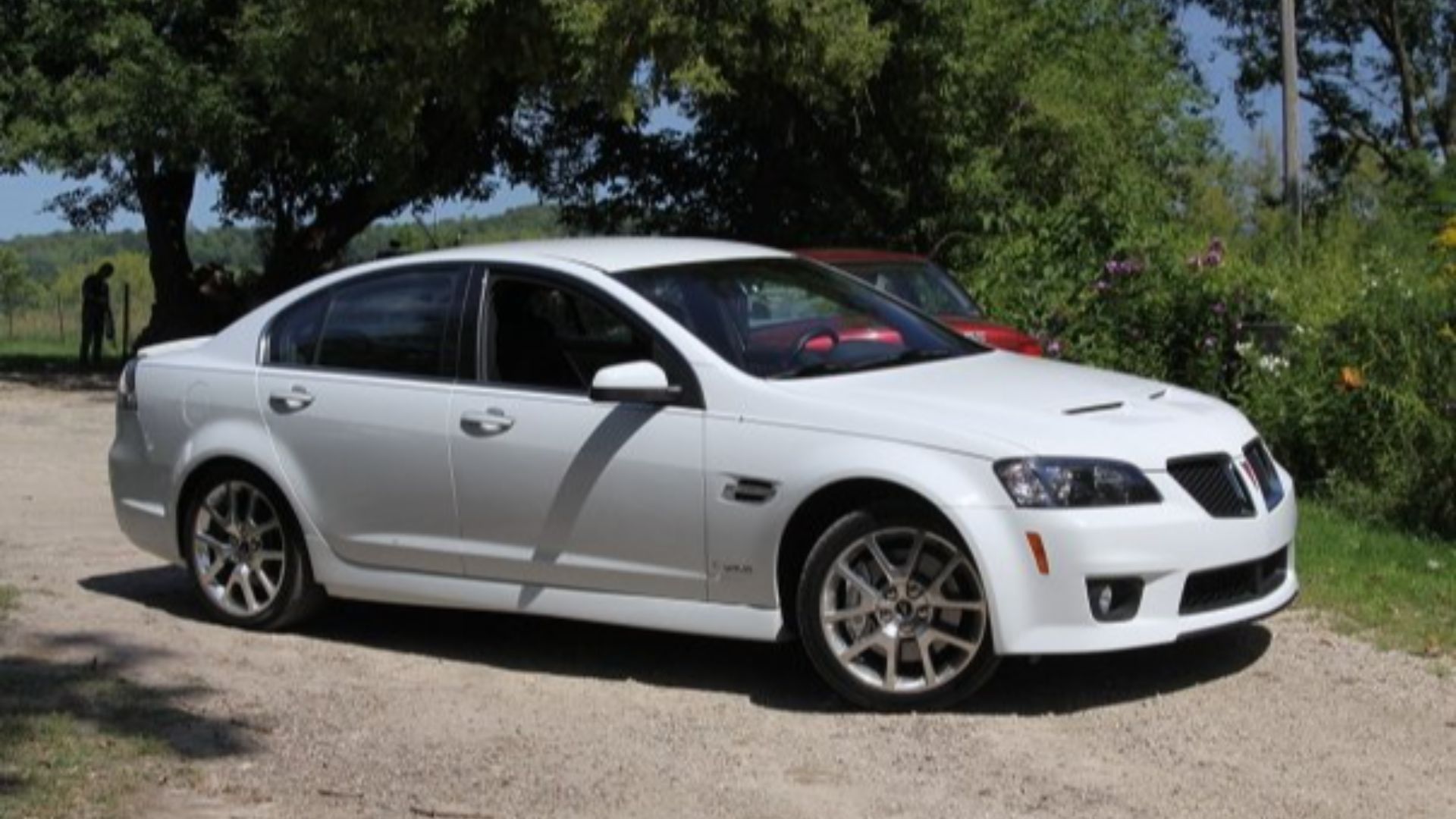 File:2009 Pontiac G8 GXP 01.jpg