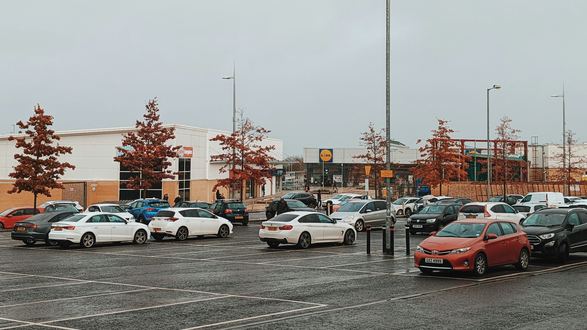 a parking lot filled with lots of parked cars