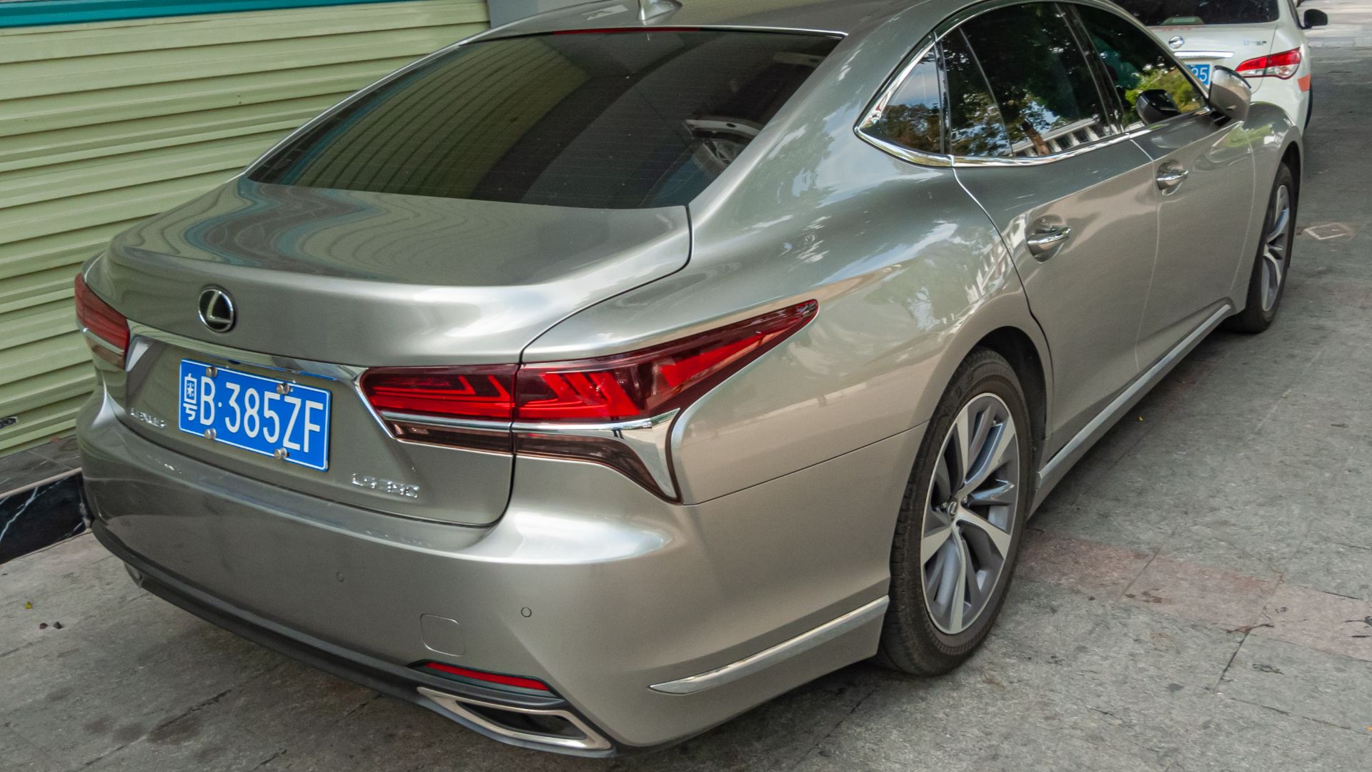 File:LEXUS LS 350 (3).jpg