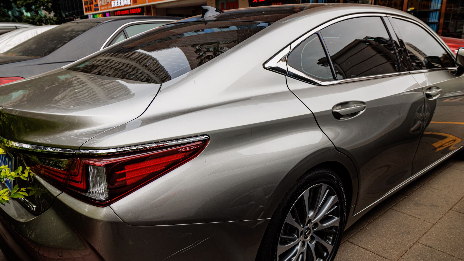 File:LEXUS ES 250(ES 260) (XZ10) China (2).jpg