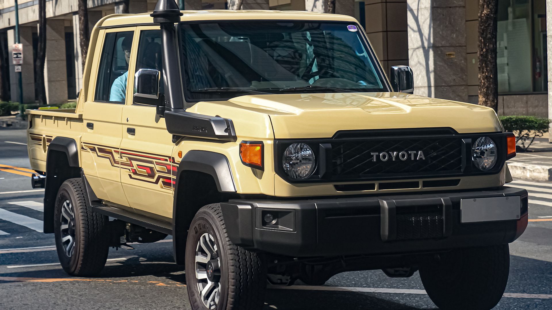 File:Toyota Land Cruiser GDJ79 FL4 2.8 LX Double Cab Beige 01.jpg