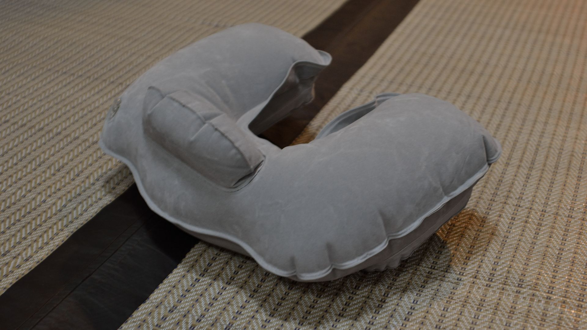 File:Travel Pillow.jpg