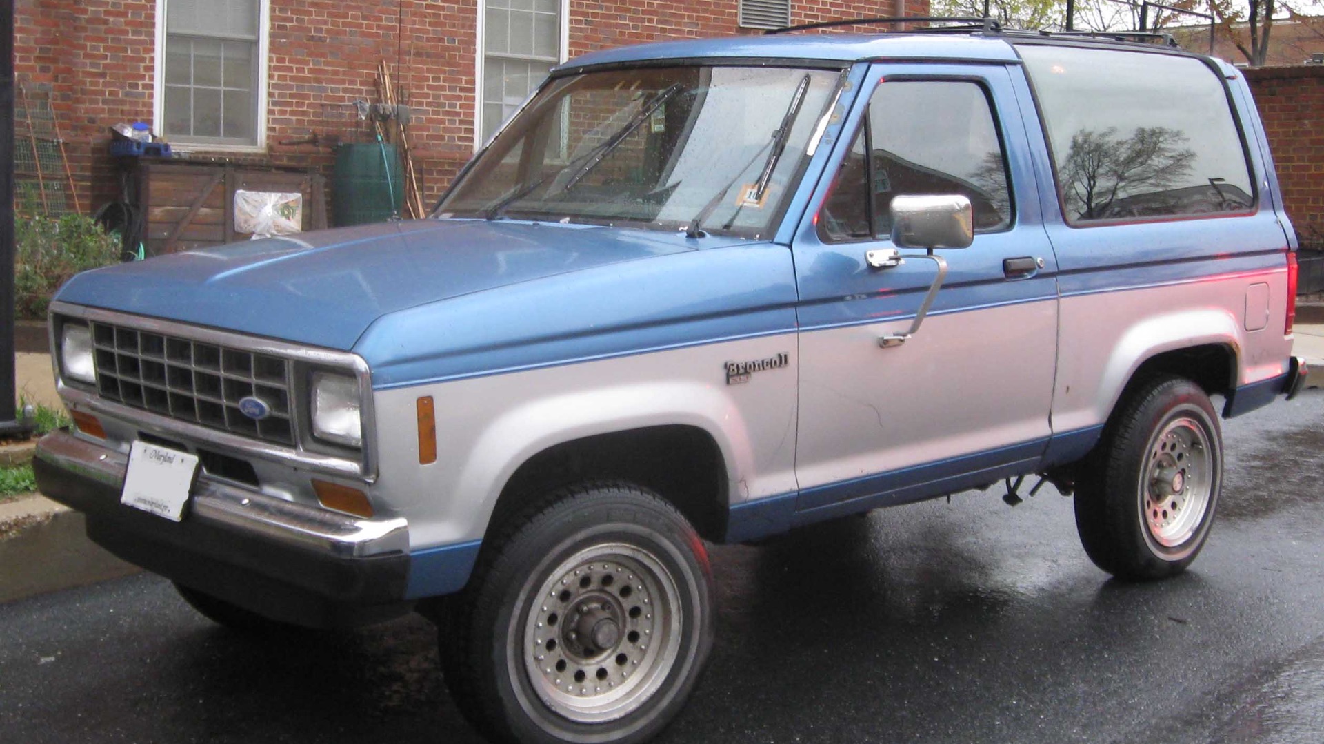 File:Ford Bronco II.jpg