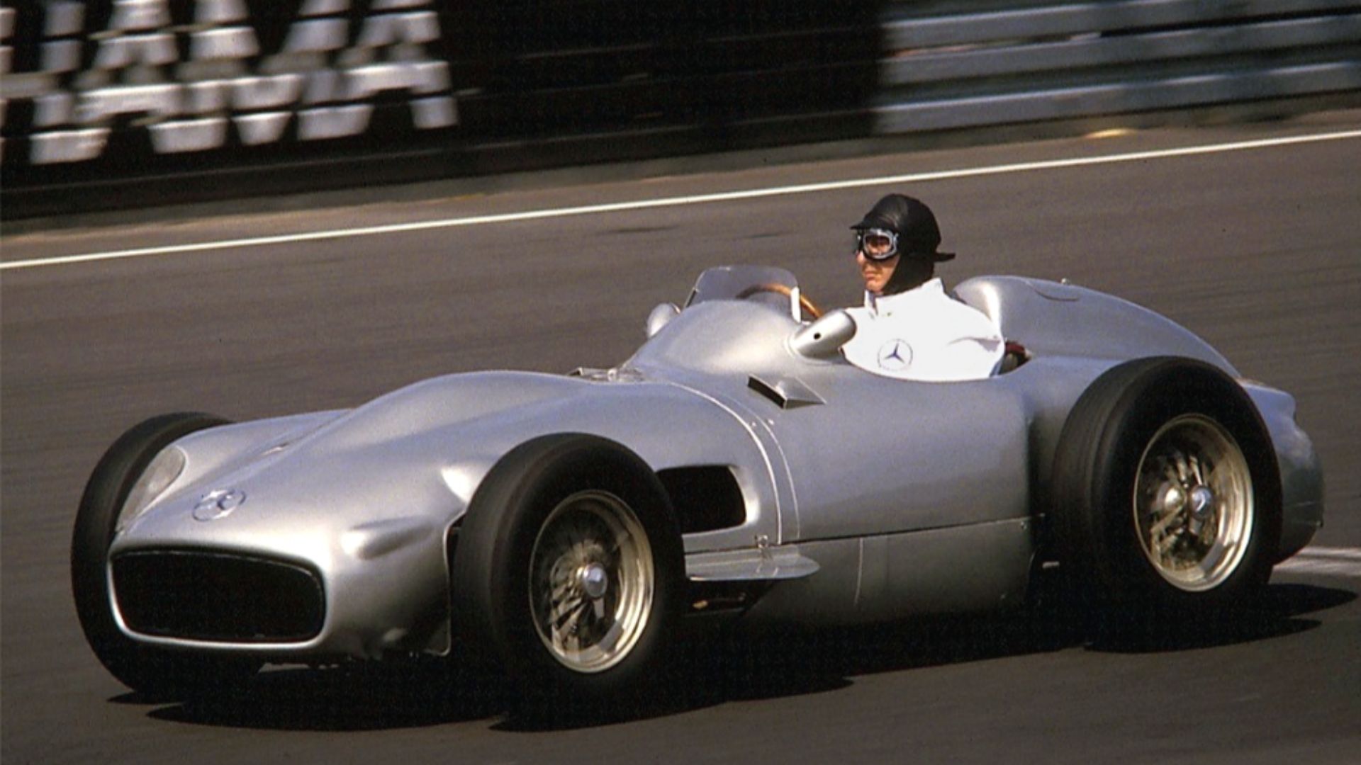 File:Fangio-MB-W196-3lMotor-1986.jpg