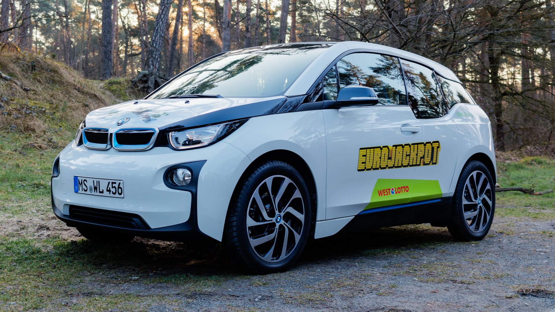 File:Dülmen, Hausdülmen, Sandstraße, BMW i3 -- 2016 -- 1748-54.jpg